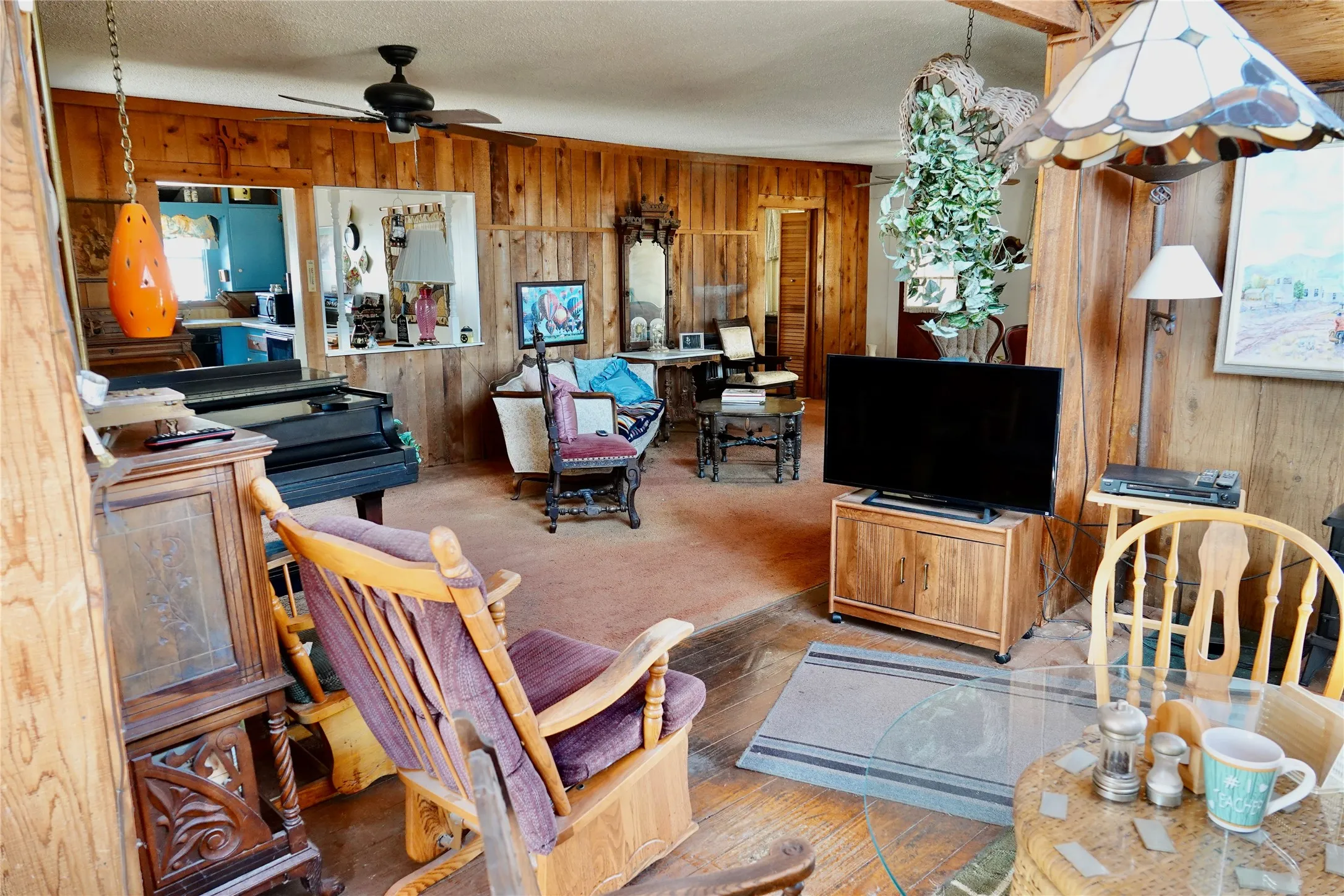 Farm For Sale in Mills County , 981 W Hwy 84, Mullin, Texas 76864, 3 Bedroom, 1 Bathroom, Garage spaces, 2,088 Sqft, built in 1930, mls#21184328, Real Estate Agent in Mullin, Homes For Sale in Mills county, Homes For Sale in Mullin, Realtor in Mullin Texas, Real Estate Brokerage Independent Realty Texas, Luminita Cordes Realtor