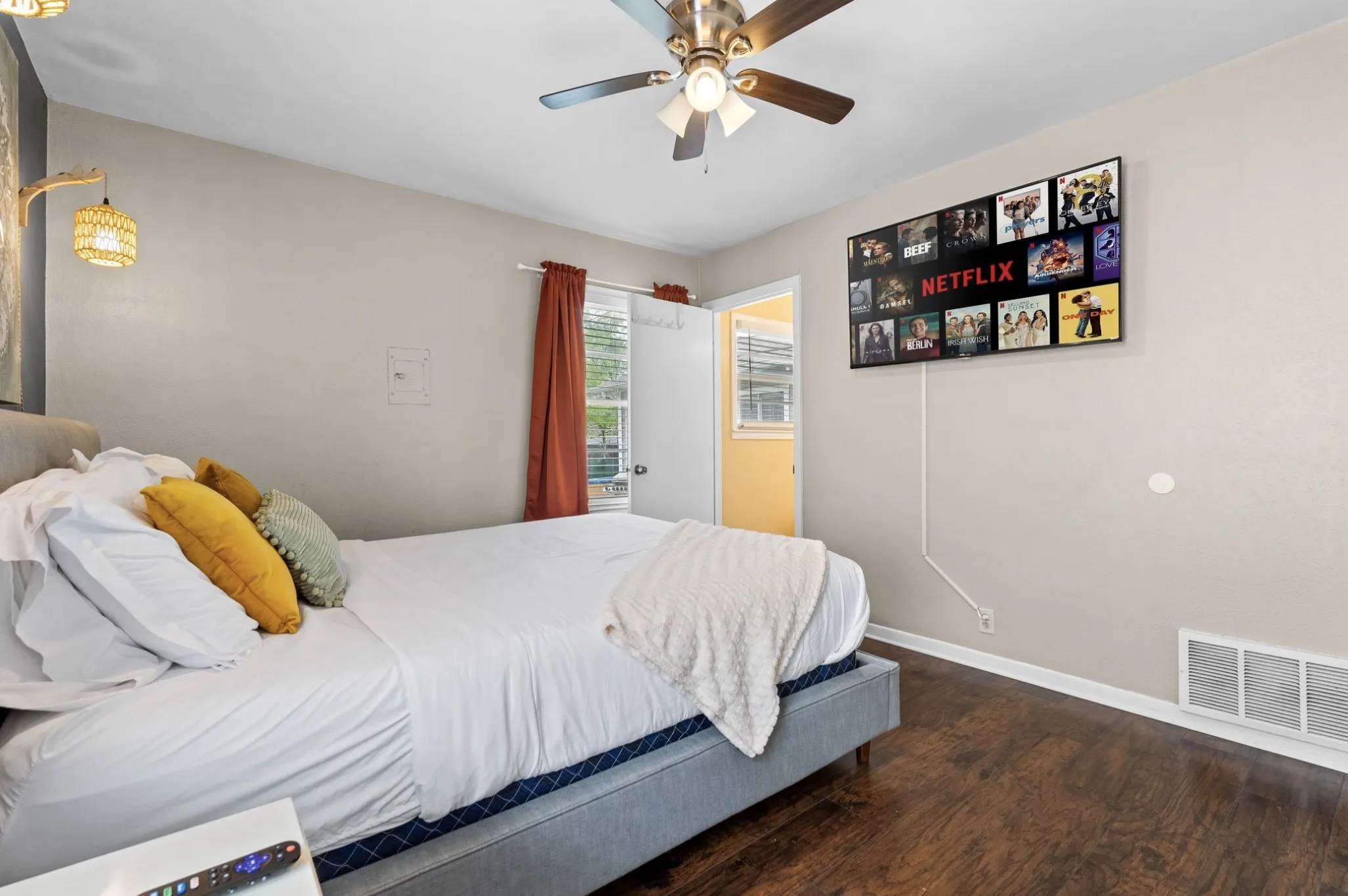 Single Family Residence For Sale in Tarrant County , 1110 Park Street, Arlington, Texas 76011, 4 Bedroom, 2 Bathroom, Garage spaces, 1,750 Sqft, built in 1957, Preowned, mls#21176584, Real Estate Agent in Arlington, Homes For Sale in Tarrant county, Homes For Sale in Arlington, Realtor in Arlington Texas, Real Estate Brokerage Independent Realty Texas, Luminita Cordes Realtor