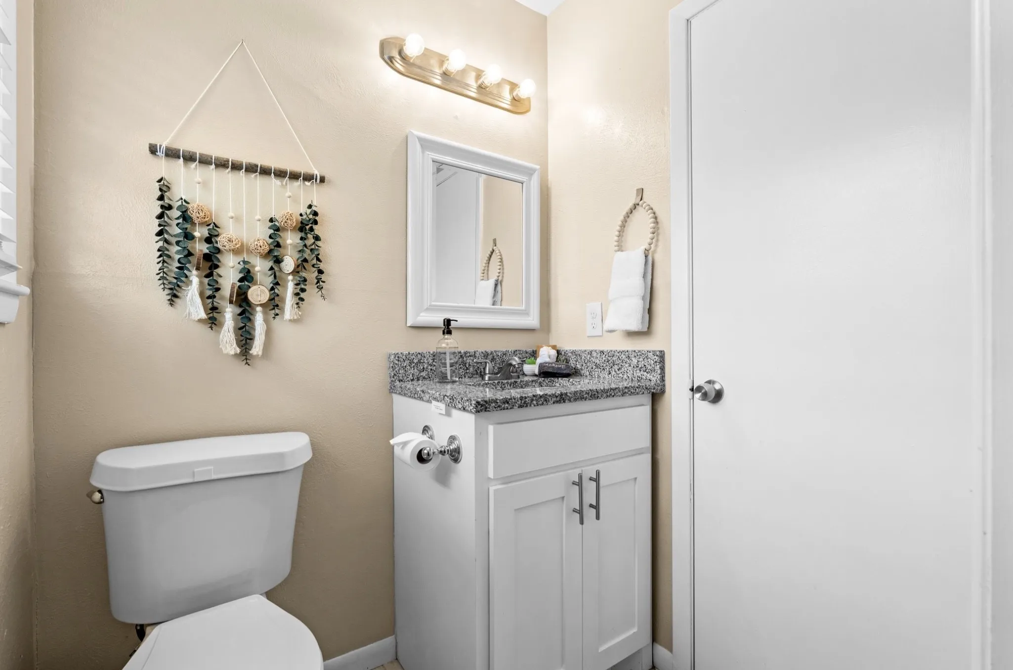 Single Family Residence For Sale in Tarrant County , 1110 Park Street, Arlington, Texas 76011, 4 Bedroom, 2 Bathroom, Garage spaces, 1,750 Sqft, built in 1957, Preowned, mls#21176584, Real Estate Agent in Arlington, Homes For Sale in Tarrant county, Homes For Sale in Arlington, Realtor in Arlington Texas, Real Estate Brokerage Independent Realty Texas, Luminita Cordes Realtor
