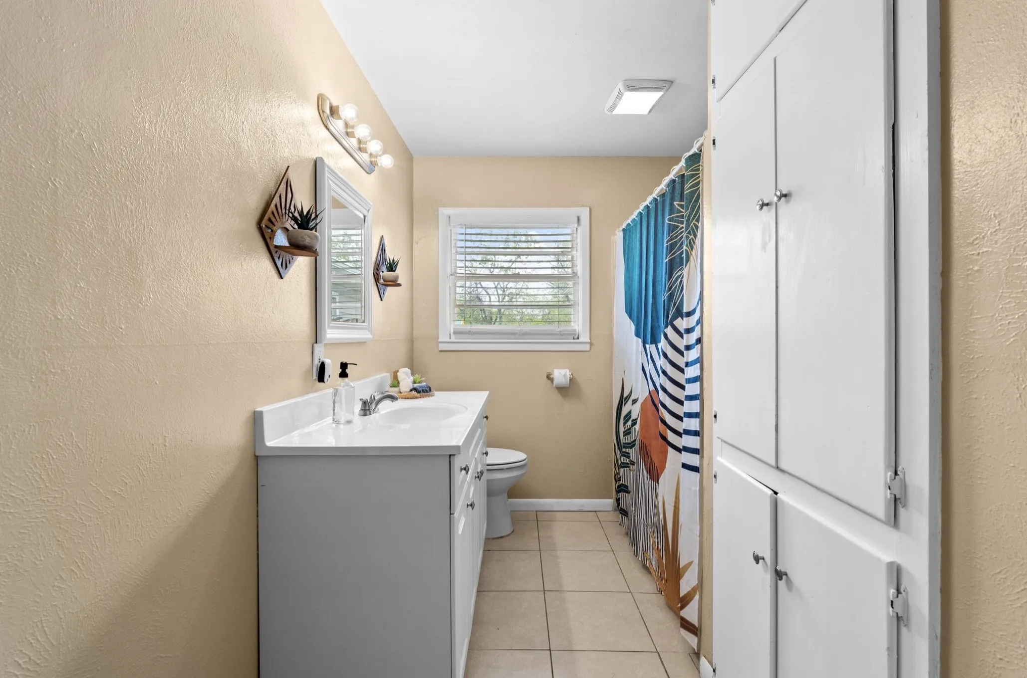 Single Family Residence For Sale in Tarrant County , 1110 Park Street, Arlington, Texas 76011, 4 Bedroom, 2 Bathroom, Garage spaces, 1,750 Sqft, built in 1957, Preowned, mls#21176584, Real Estate Agent in Arlington, Homes For Sale in Tarrant county, Homes For Sale in Arlington, Realtor in Arlington Texas, Real Estate Brokerage Independent Realty Texas, Luminita Cordes Realtor