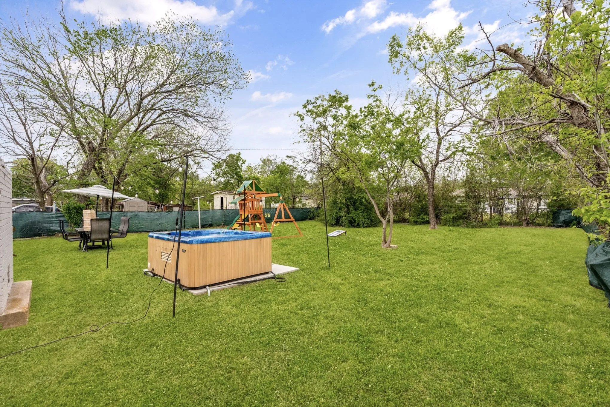 Single Family Residence For Sale in Tarrant County , 1110 Park Street, Arlington, Texas 76011, 4 Bedroom, 2 Bathroom, Garage spaces, 1,750 Sqft, built in 1957, Preowned, mls#21176584, Real Estate Agent in Arlington, Homes For Sale in Tarrant county, Homes For Sale in Arlington, Realtor in Arlington Texas, Real Estate Brokerage Independent Realty Texas, Luminita Cordes Realtor