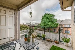 Condominium For Sale in Dallas County , 2835 Keller Springs Road 1102, Carrollton, Texas 75006, 2 Bedroom, 1 Bathroom, Garage spaces, 1,013 Sqft, built in 1984, Preowned, mls#21184285, Real Estate Agent in Carrollton, Homes For Sale in Dallas county, Homes For Sale in Carrollton, Realtor in Carrollton Texas, Real Estate Brokerage Independent Realty Texas, Luminita Cordes Realtor