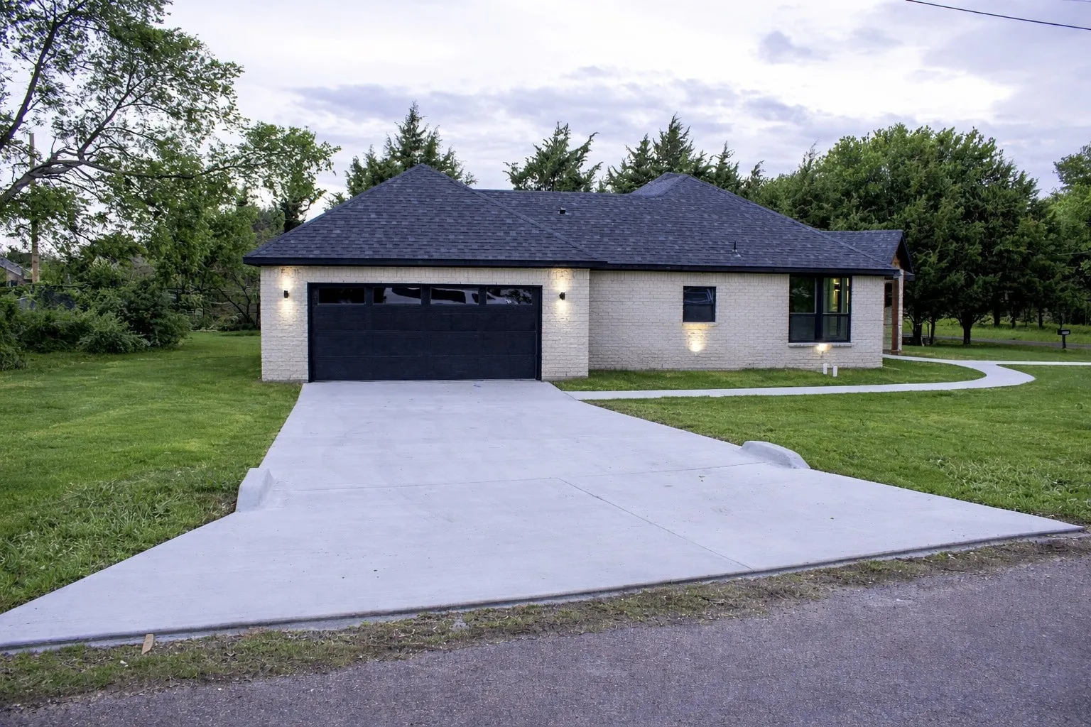Single Family Residence For Sale in Ellis County , 2212 Lakeshore Lane, Glenn Heights, Texas 75154, 3 Bedroom, 2 Bathroom, 2 Garage spaces, 1,757 Sqft, built in 2026, New Construction - Complete, mls#21184352, Real Estate Agent in Glenn Heights, Homes For Sale in Ellis county, Homes For Sale in Glenn Heights, Realtor in Glenn Heights Texas, Real Estate Brokerage Independent Realty Texas, Luminita Cordes Realtor