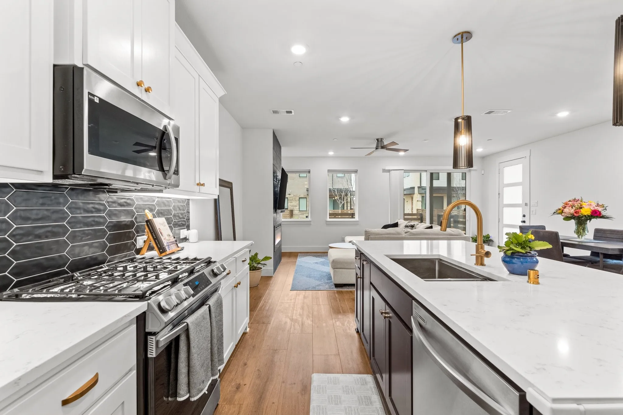 Single Family Residence For Sale in Denton County , 791 Cavitt Court, Prosper, Texas 75078, 3 Bedroom, 3 Bathroom, 2 Garage spaces, 1,815 Sqft, built in 2022, Preowned, mls#21184424, Real Estate Agent in Prosper, Homes For Sale in Denton county, Homes For Sale in Prosper, Realtor in Prosper Texas, Real Estate Brokerage Independent Realty Texas, Luminita Cordes Realtor