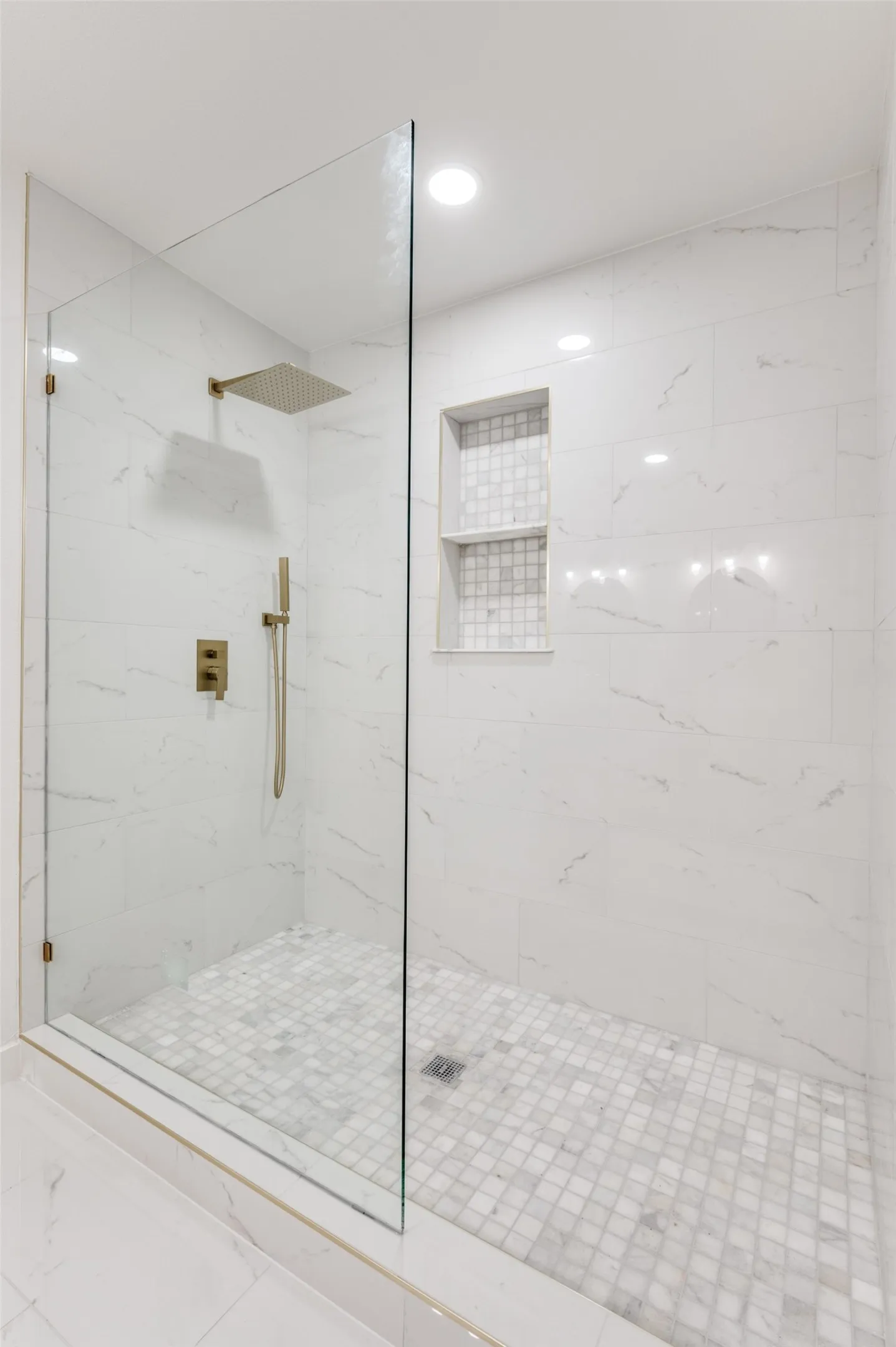 The 6' shower provides a dreamy shower space.