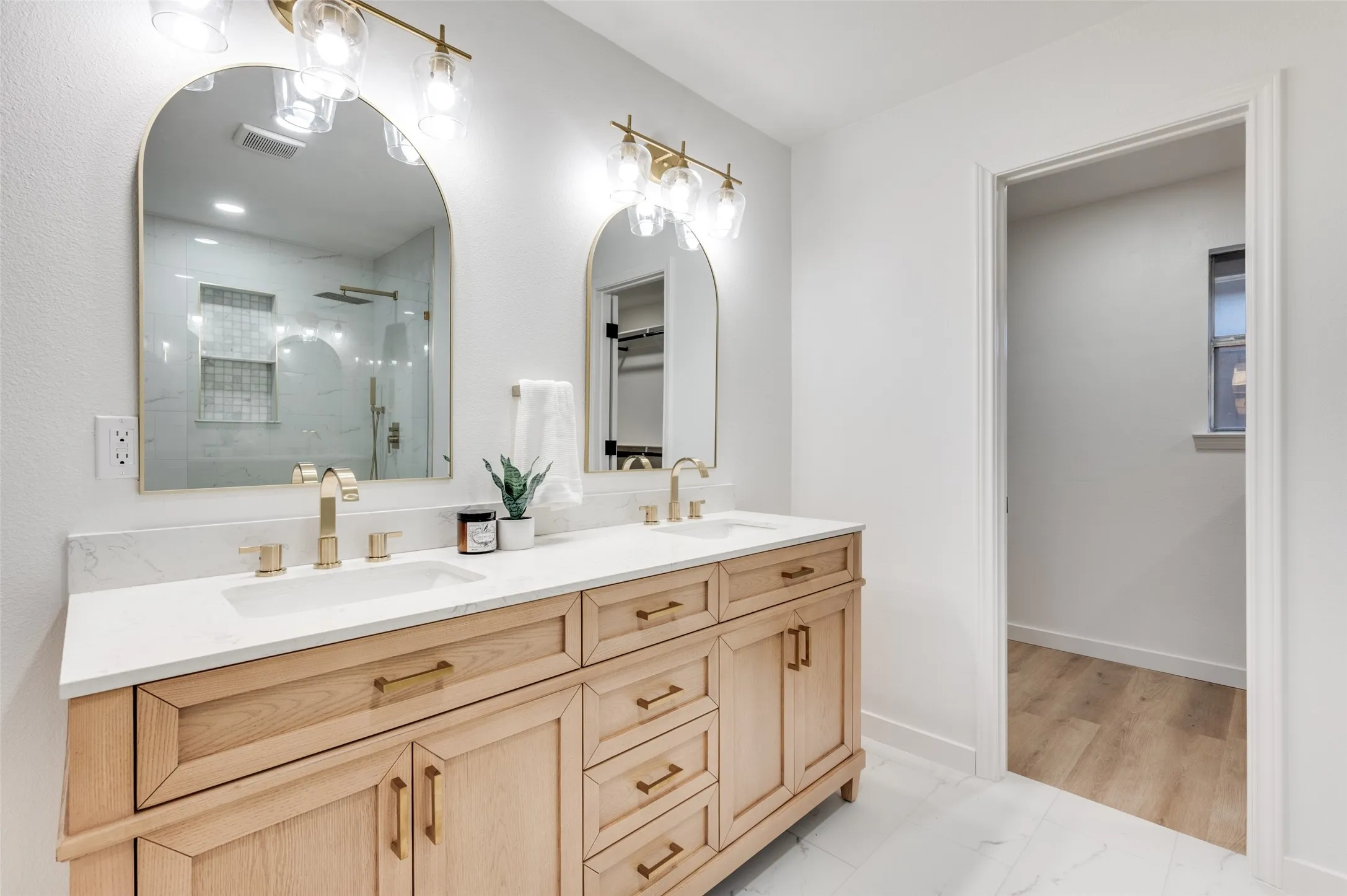 There is also bathroom access to the walk-in closet, which is perfect for everyday mornings.