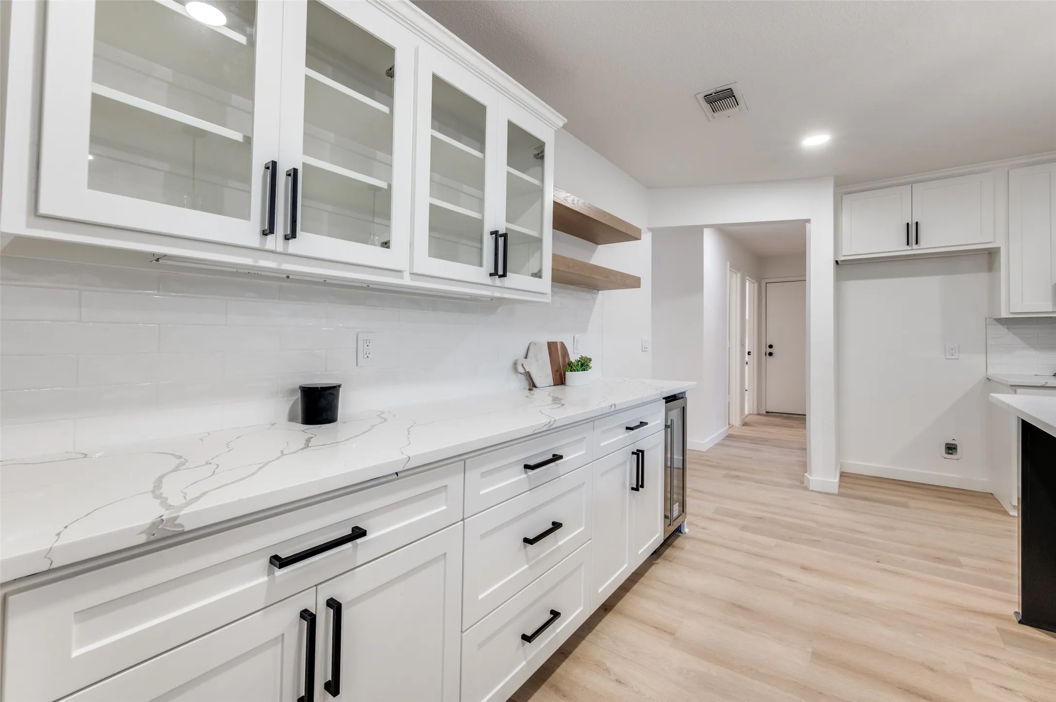 Single Family Residence For Sale in Collin County , 2601 Red Oak Lane, Plano, Texas 75075, 4 Bedroom, 3 Bathroom, 2 Garage spaces, 2,920 Sqft, built in 1972, Preowned, mls#21181460, Real Estate Agent in Plano, Homes For Sale in Collin county, Homes For Sale in Plano, Realtor in Plano Texas, Real Estate Brokerage Independent Realty Texas, Luminita Cordes Realtor