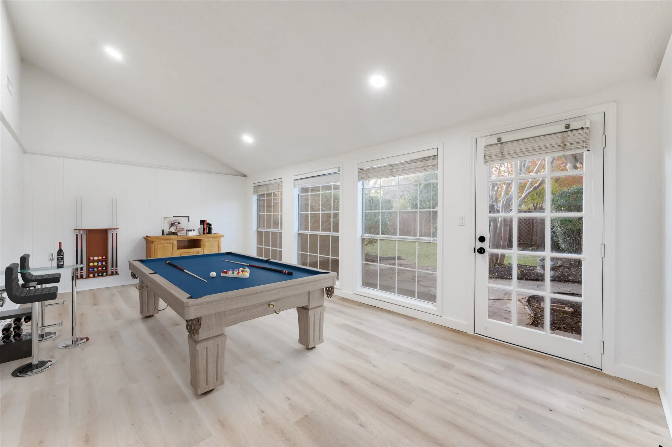 Single Family Residence For Sale in Collin County , 2601 Red Oak Lane, Plano, Texas 75075, 4 Bedroom, 3 Bathroom, 2 Garage spaces, 2,920 Sqft, built in 1972, Preowned, mls#21181460, Real Estate Agent in Plano, Homes For Sale in Collin county, Homes For Sale in Plano, Realtor in Plano Texas, Real Estate Brokerage Independent Realty Texas, Luminita Cordes Realtor