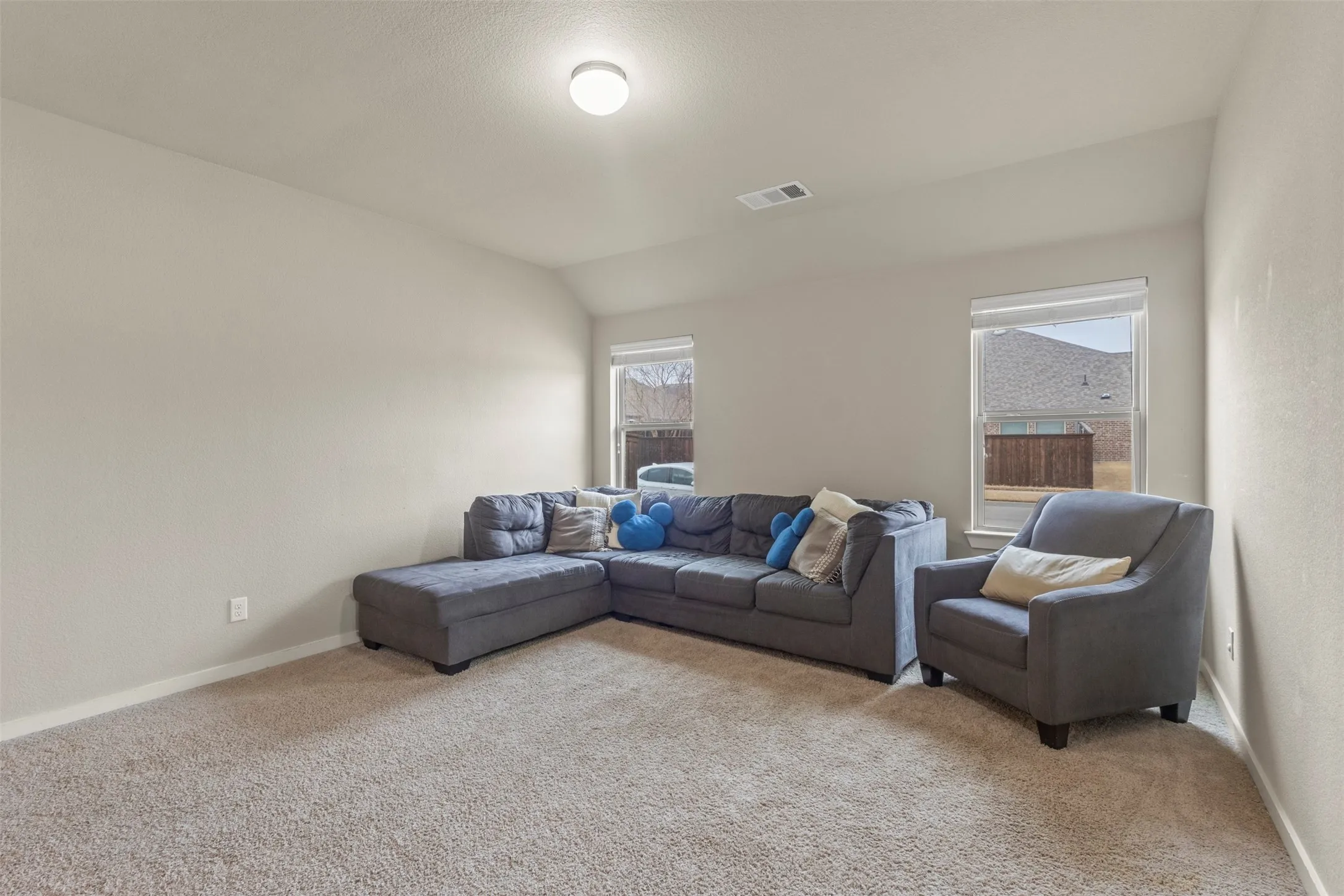 Single Family Residence For Sale in Kaufman County , 1300 Lawnview Drive, Forney, Texas 75126, 4 Bedroom, 2 Bathroom, 3 Garage spaces, 2,819 Sqft, built in 2017, Preowned, mls#21184305, Real Estate Agent in Forney, Homes For Sale in Kaufman county, Homes For Sale in Forney, Realtor in Forney Texas, Real Estate Brokerage Independent Realty Texas, Luminita Cordes Realtor