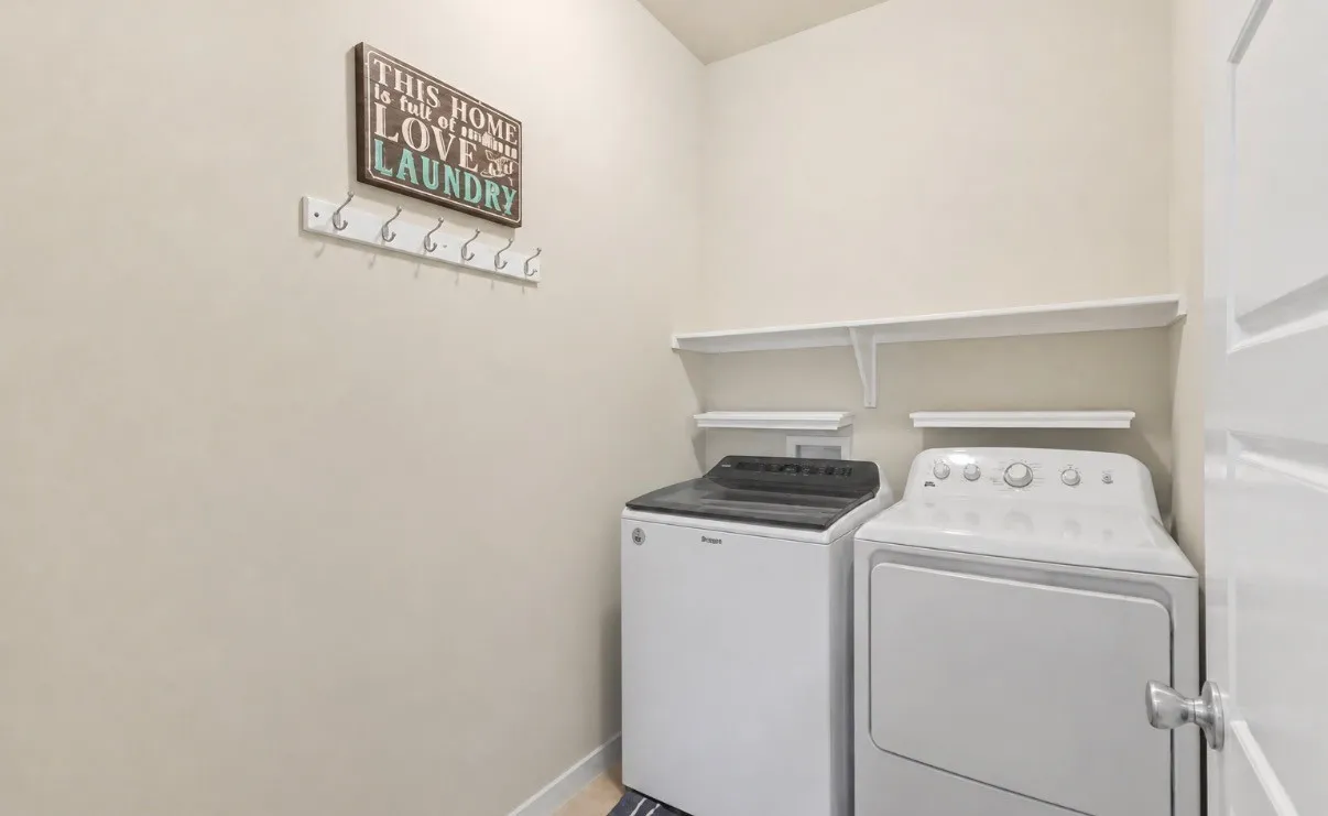 Single Family Residence For Sale in Kaufman County , 1300 Lawnview Drive, Forney, Texas 75126, 4 Bedroom, 2 Bathroom, 3 Garage spaces, 2,819 Sqft, built in 2017, Preowned, mls#21184305, Real Estate Agent in Forney, Homes For Sale in Kaufman county, Homes For Sale in Forney, Realtor in Forney Texas, Real Estate Brokerage Independent Realty Texas, Luminita Cordes Realtor