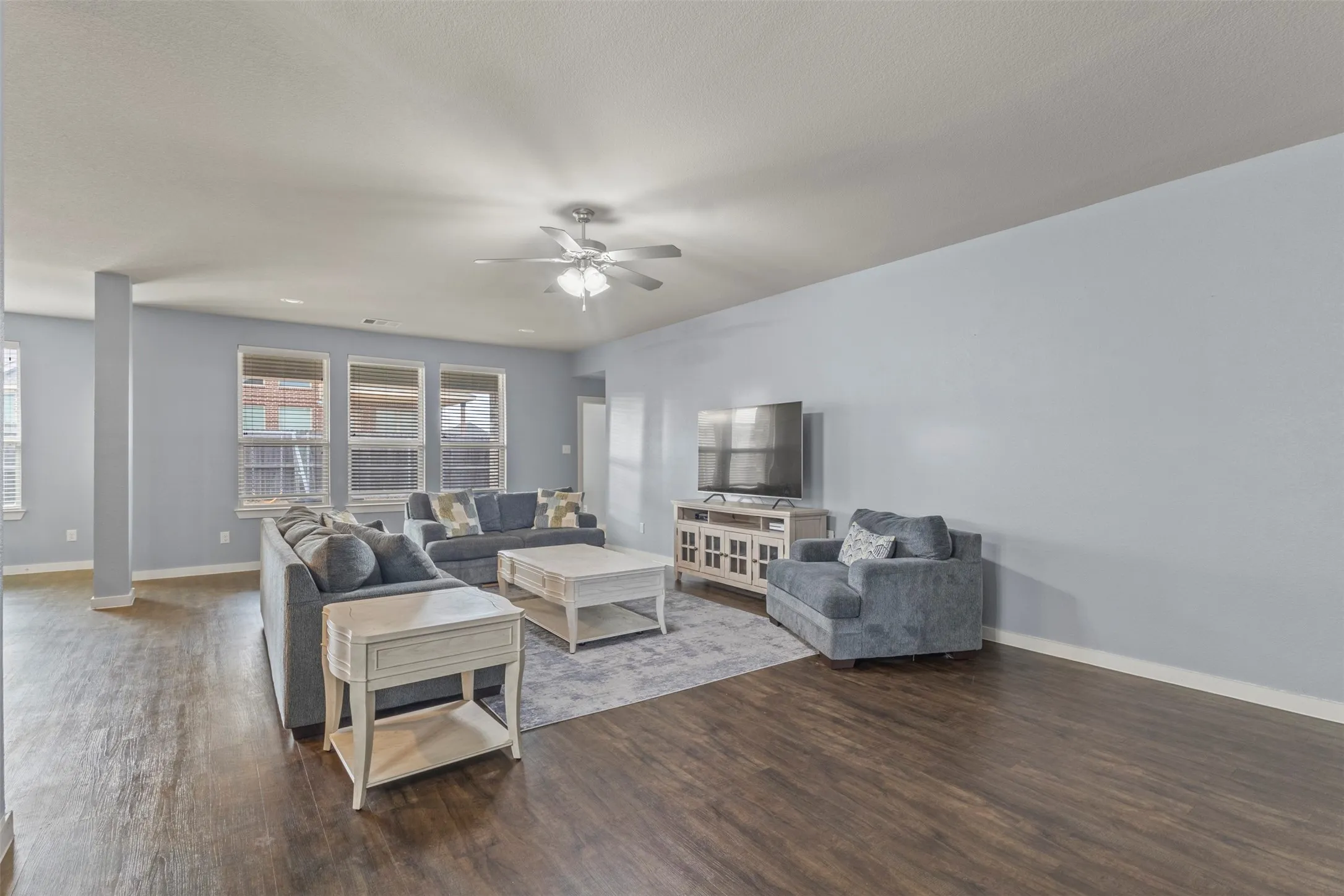 Single Family Residence For Sale in Kaufman County , 1300 Lawnview Drive, Forney, Texas 75126, 4 Bedroom, 2 Bathroom, 3 Garage spaces, 2,819 Sqft, built in 2017, Preowned, mls#21184305, Real Estate Agent in Forney, Homes For Sale in Kaufman county, Homes For Sale in Forney, Realtor in Forney Texas, Real Estate Brokerage Independent Realty Texas, Luminita Cordes Realtor