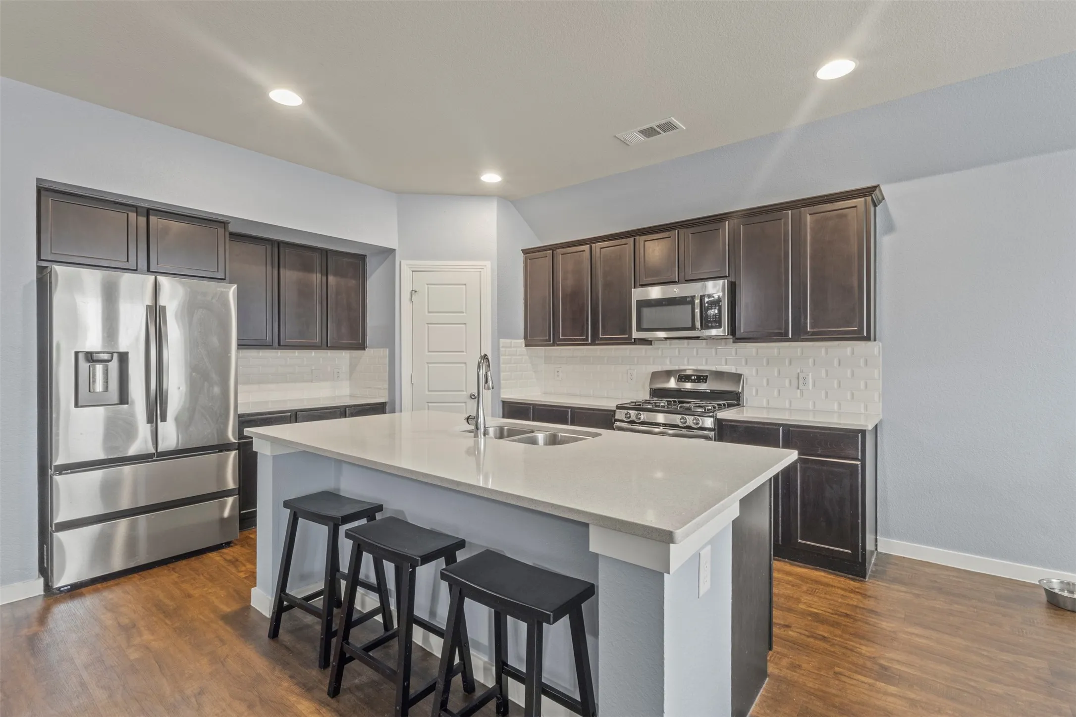 Single Family Residence For Sale in Kaufman County , 1300 Lawnview Drive, Forney, Texas 75126, 4 Bedroom, 2 Bathroom, 3 Garage spaces, 2,819 Sqft, built in 2017, Preowned, mls#21184305, Real Estate Agent in Forney, Homes For Sale in Kaufman county, Homes For Sale in Forney, Realtor in Forney Texas, Real Estate Brokerage Independent Realty Texas, Luminita Cordes Realtor