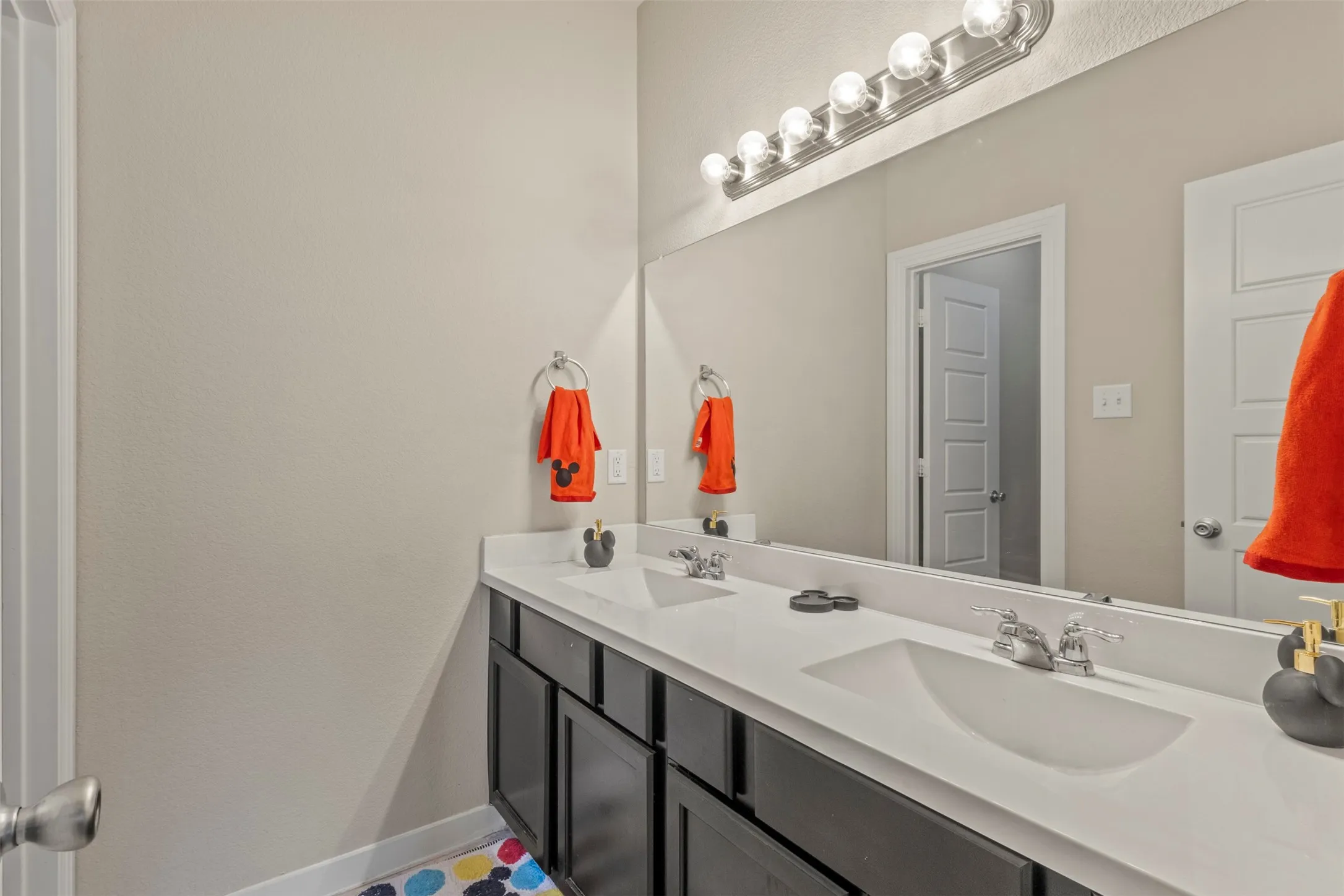 Single Family Residence For Sale in Kaufman County , 1300 Lawnview Drive, Forney, Texas 75126, 4 Bedroom, 2 Bathroom, 3 Garage spaces, 2,819 Sqft, built in 2017, Preowned, mls#21184305, Real Estate Agent in Forney, Homes For Sale in Kaufman county, Homes For Sale in Forney, Realtor in Forney Texas, Real Estate Brokerage Independent Realty Texas, Luminita Cordes Realtor