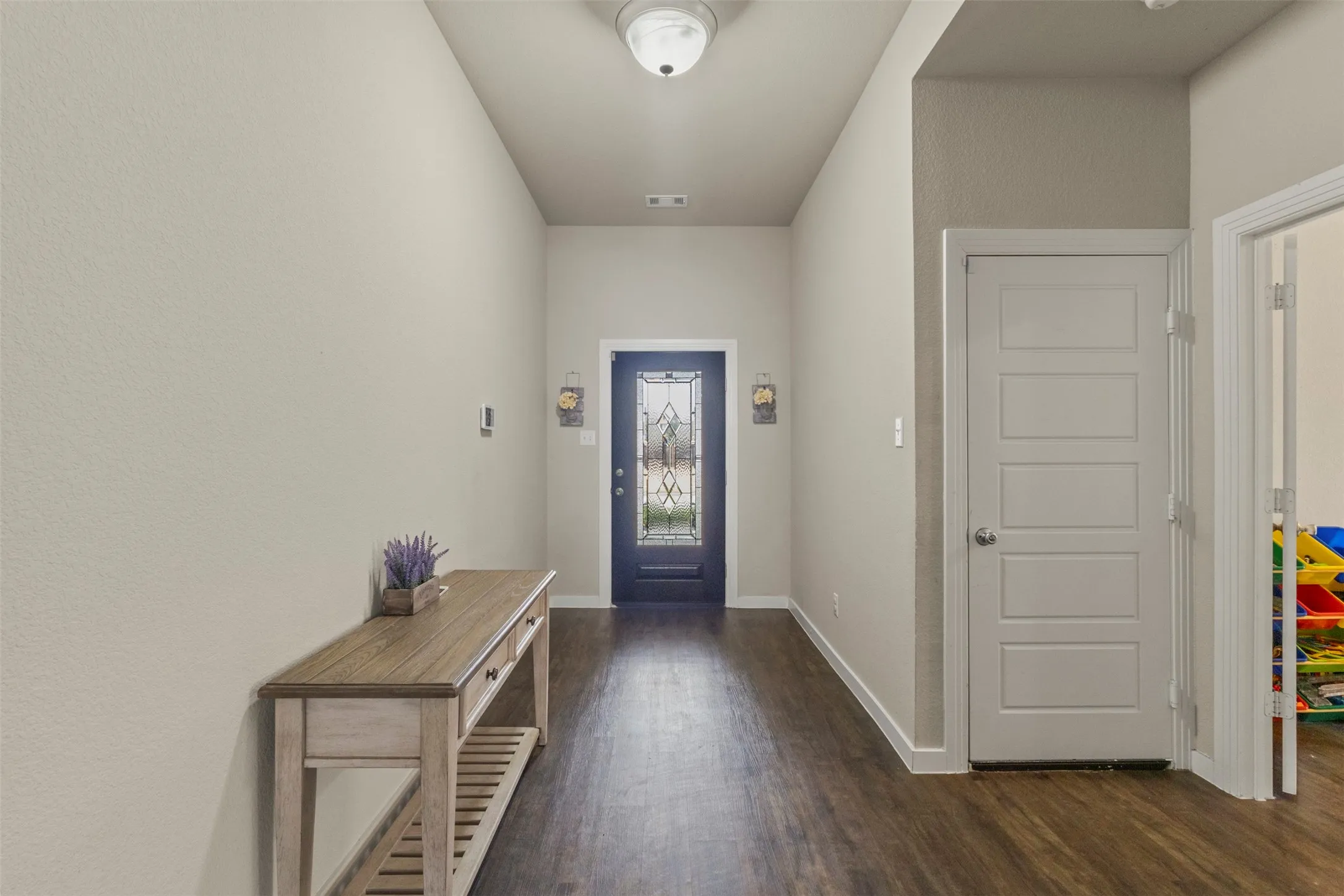 Single Family Residence For Sale in Kaufman County , 1300 Lawnview Drive, Forney, Texas 75126, 4 Bedroom, 2 Bathroom, 3 Garage spaces, 2,819 Sqft, built in 2017, Preowned, mls#21184305, Real Estate Agent in Forney, Homes For Sale in Kaufman county, Homes For Sale in Forney, Realtor in Forney Texas, Real Estate Brokerage Independent Realty Texas, Luminita Cordes Realtor