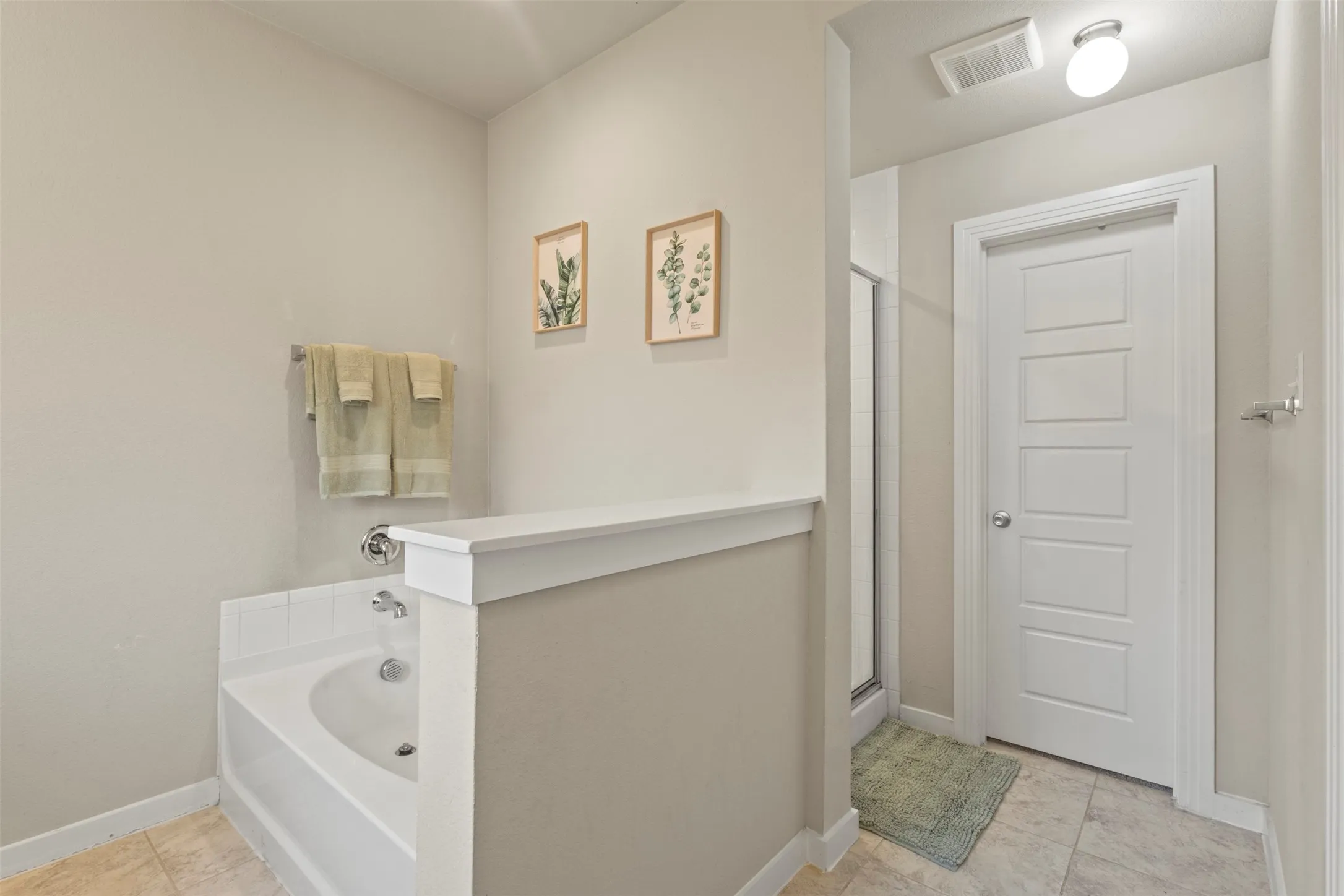 Single Family Residence For Sale in Kaufman County , 1300 Lawnview Drive, Forney, Texas 75126, 4 Bedroom, 2 Bathroom, 3 Garage spaces, 2,819 Sqft, built in 2017, Preowned, mls#21184305, Real Estate Agent in Forney, Homes For Sale in Kaufman county, Homes For Sale in Forney, Realtor in Forney Texas, Real Estate Brokerage Independent Realty Texas, Luminita Cordes Realtor