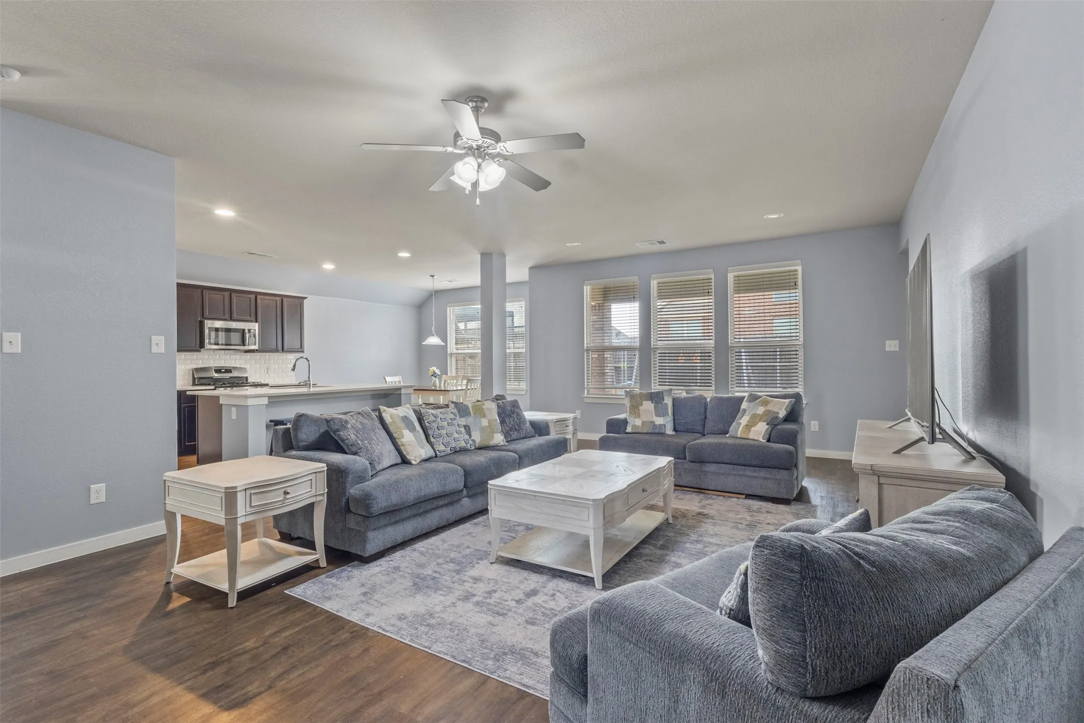 Single Family Residence For Sale in Kaufman County , 1300 Lawnview Drive, Forney, Texas 75126, 4 Bedroom, 2 Bathroom, 3 Garage spaces, 2,819 Sqft, built in 2017, Preowned, mls#21184305, Real Estate Agent in Forney, Homes For Sale in Kaufman county, Homes For Sale in Forney, Realtor in Forney Texas, Real Estate Brokerage Independent Realty Texas, Luminita Cordes Realtor