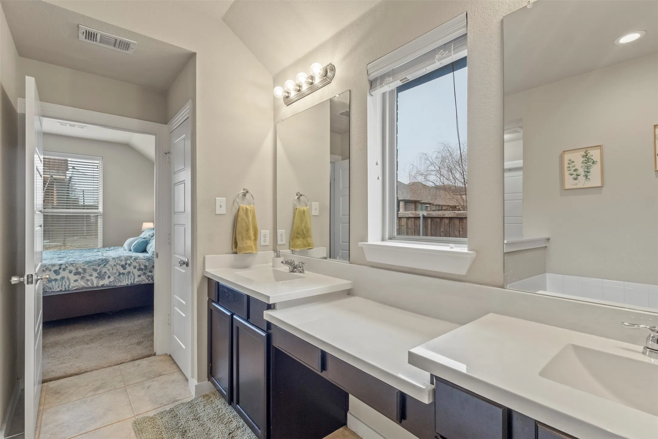 Single Family Residence For Sale in Kaufman County , 1300 Lawnview Drive, Forney, Texas 75126, 4 Bedroom, 2 Bathroom, 3 Garage spaces, 2,819 Sqft, built in 2017, Preowned, mls#21184305, Real Estate Agent in Forney, Homes For Sale in Kaufman county, Homes For Sale in Forney, Realtor in Forney Texas, Real Estate Brokerage Independent Realty Texas, Luminita Cordes Realtor