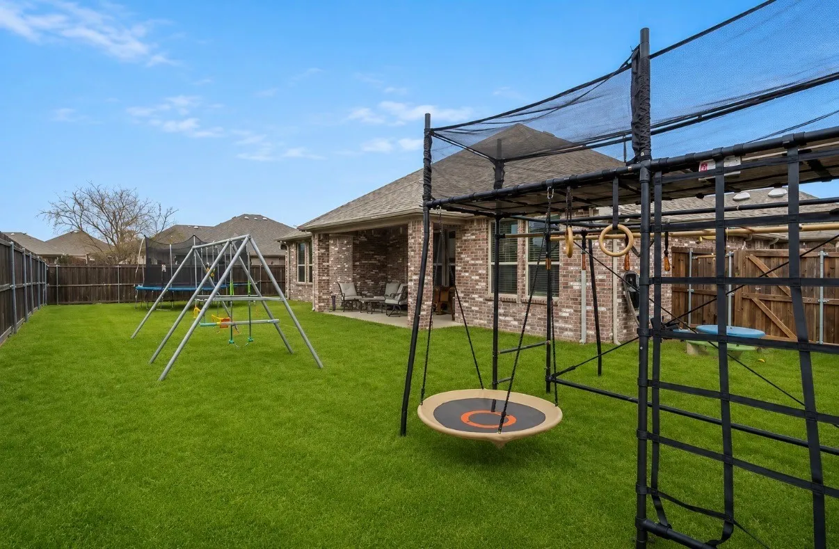 Single Family Residence For Sale in Kaufman County , 1300 Lawnview Drive, Forney, Texas 75126, 4 Bedroom, 2 Bathroom, 3 Garage spaces, 2,819 Sqft, built in 2017, Preowned, mls#21184305, Real Estate Agent in Forney, Homes For Sale in Kaufman county, Homes For Sale in Forney, Realtor in Forney Texas, Real Estate Brokerage Independent Realty Texas, Luminita Cordes Realtor