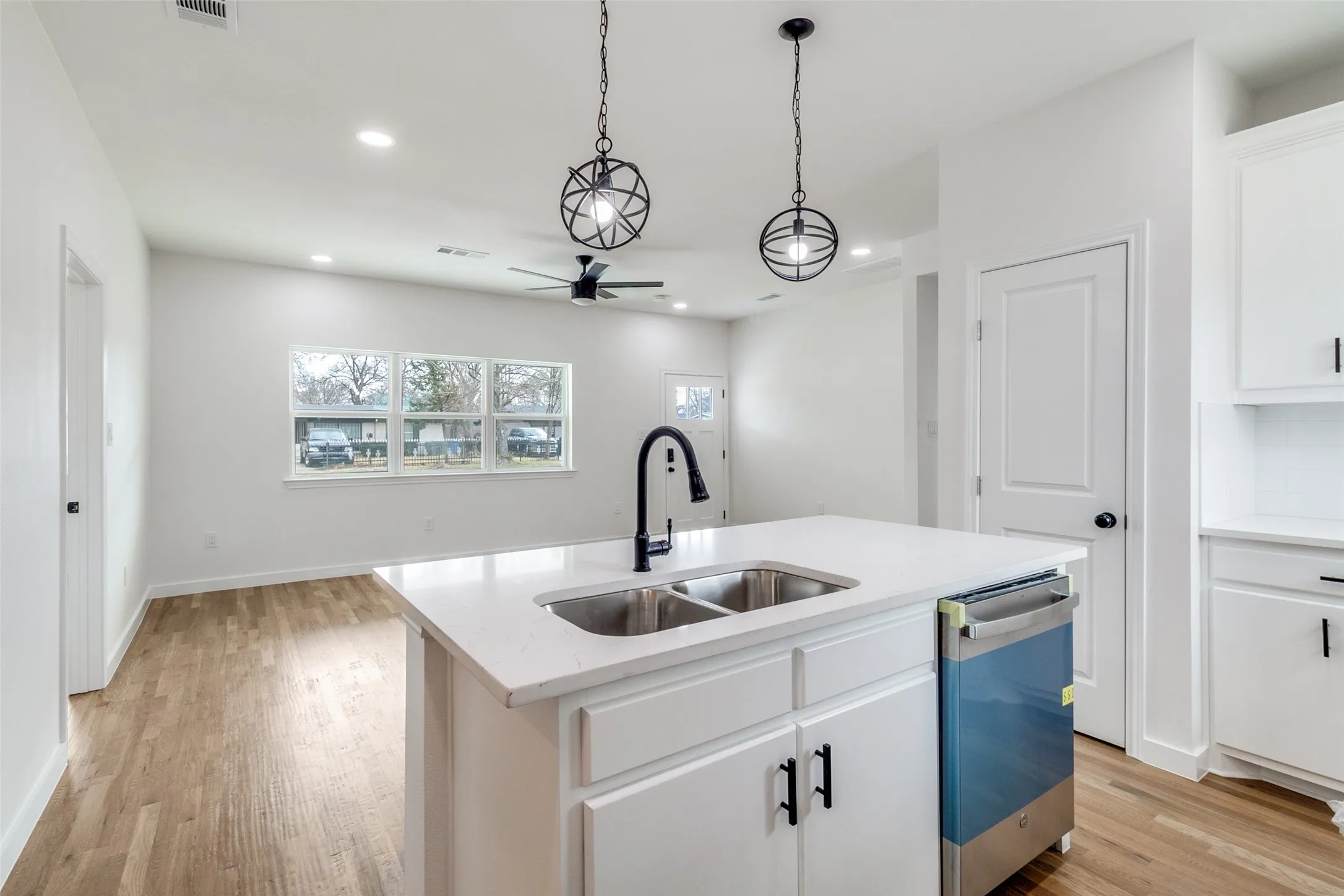 Single Family Residence For Sale in Dallas County , 2145 Major Drive, Dallas, Texas 75227, 3 Bedroom, 2 Bathroom, Garage spaces, 1,419 Sqft, built in 1953, mls#21150542, Real Estate Agent in Dallas, Homes For Sale in Dallas county, Homes For Sale in Dallas, Realtor in Dallas Texas, Real Estate Brokerage Independent Realty Texas, Luminita Cordes Realtor