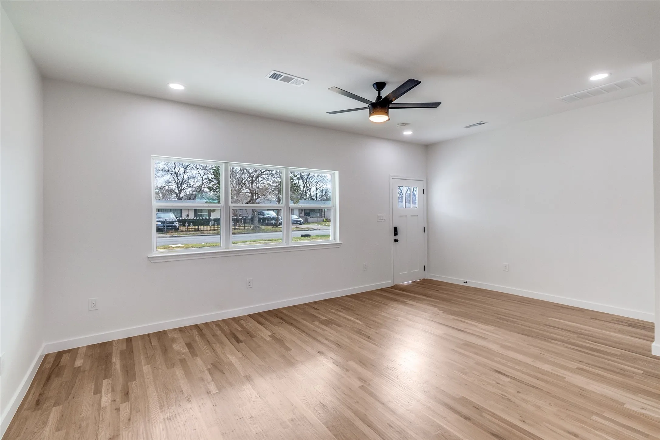 Single Family Residence For Sale in Dallas County , 2145 Major Drive, Dallas, Texas 75227, 3 Bedroom, 2 Bathroom, Garage spaces, 1,419 Sqft, built in 1953, mls#21150542, Real Estate Agent in Dallas, Homes For Sale in Dallas county, Homes For Sale in Dallas, Realtor in Dallas Texas, Real Estate Brokerage Independent Realty Texas, Luminita Cordes Realtor