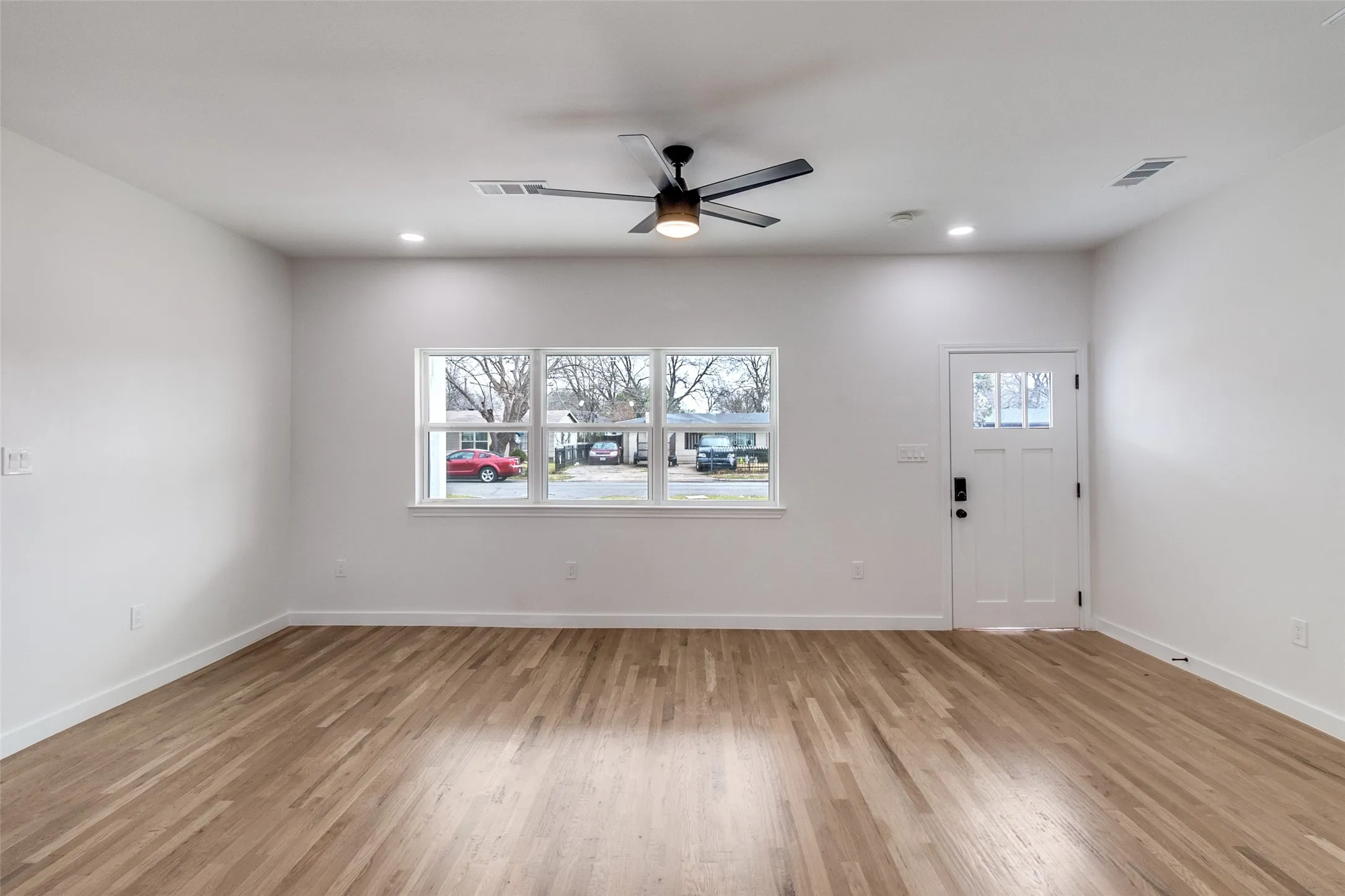 Single Family Residence For Sale in Dallas County , 2145 Major Drive, Dallas, Texas 75227, 3 Bedroom, 2 Bathroom, Garage spaces, 1,419 Sqft, built in 1953, mls#21150542, Real Estate Agent in Dallas, Homes For Sale in Dallas county, Homes For Sale in Dallas, Realtor in Dallas Texas, Real Estate Brokerage Independent Realty Texas, Luminita Cordes Realtor