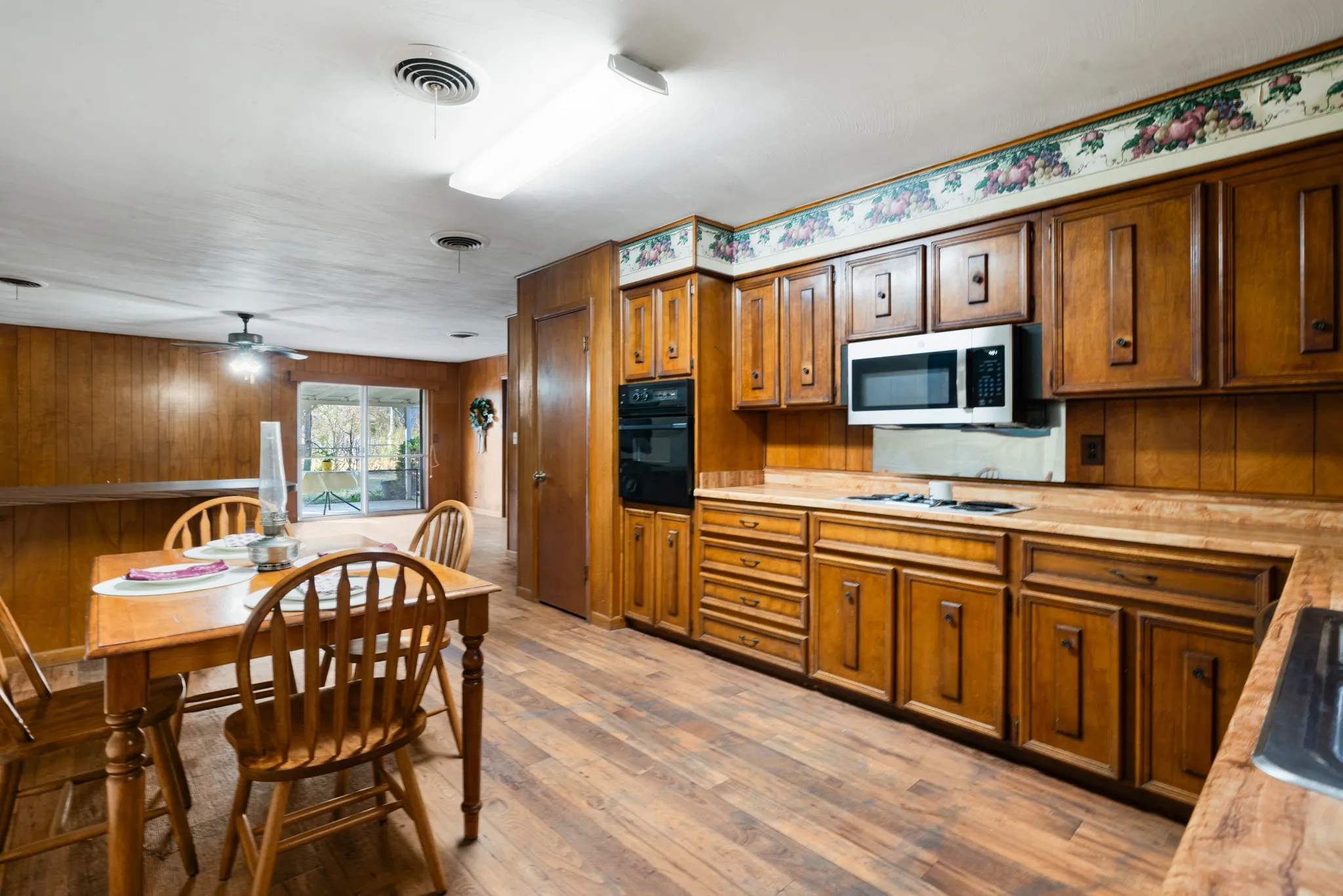 Single Family Residence For Sale in Lamar County , 410 S Bois Darc Street, Blossom, Texas 75416, 3 Bedroom, 2 Bathroom, 2 Garage spaces, 1,977 Sqft, built in 0, mls#21184027, Real Estate Agent in Blossom, Homes For Sale in Lamar county, Homes For Sale in Blossom, Realtor in Blossom Texas, Real Estate Brokerage Independent Realty Texas, Luminita Cordes Realtor