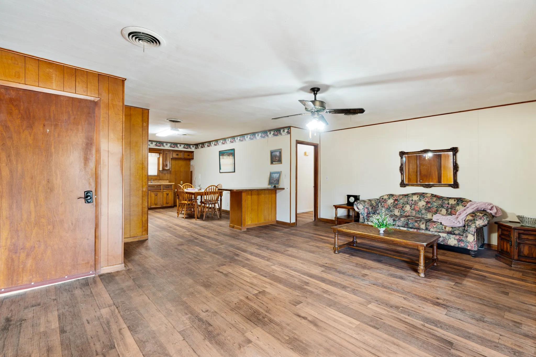 Single Family Residence For Sale in Lamar County , 410 S Bois Darc Street, Blossom, Texas 75416, 3 Bedroom, 2 Bathroom, 2 Garage spaces, 1,977 Sqft, built in 0, mls#21184027, Real Estate Agent in Blossom, Homes For Sale in Lamar county, Homes For Sale in Blossom, Realtor in Blossom Texas, Real Estate Brokerage Independent Realty Texas, Luminita Cordes Realtor