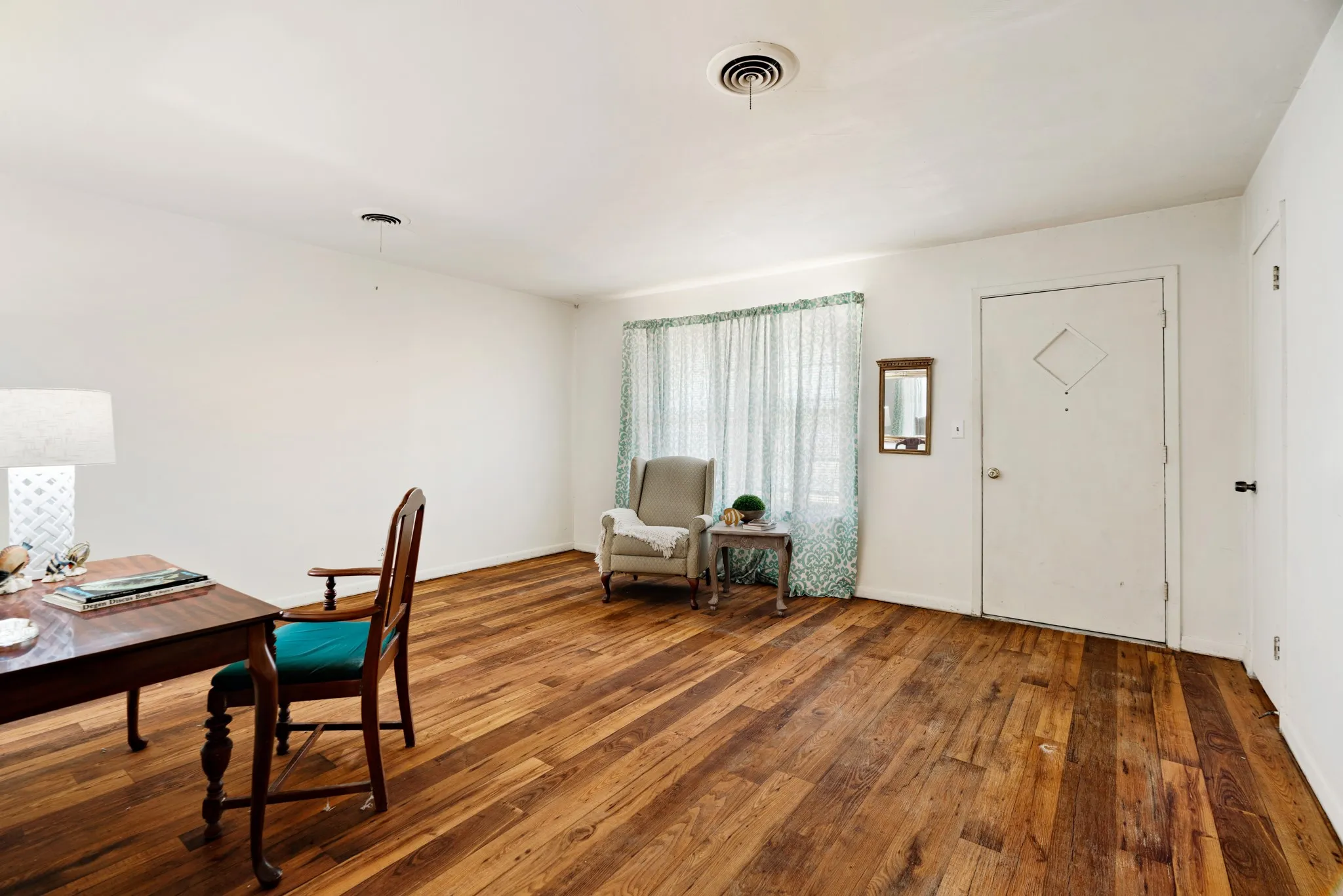 Single Family Residence For Sale in Lamar County , 410 S Bois Darc Street, Blossom, Texas 75416, 3 Bedroom, 2 Bathroom, 2 Garage spaces, 1,977 Sqft, built in 0, mls#21184027, Real Estate Agent in Blossom, Homes For Sale in Lamar county, Homes For Sale in Blossom, Realtor in Blossom Texas, Real Estate Brokerage Independent Realty Texas, Luminita Cordes Realtor
