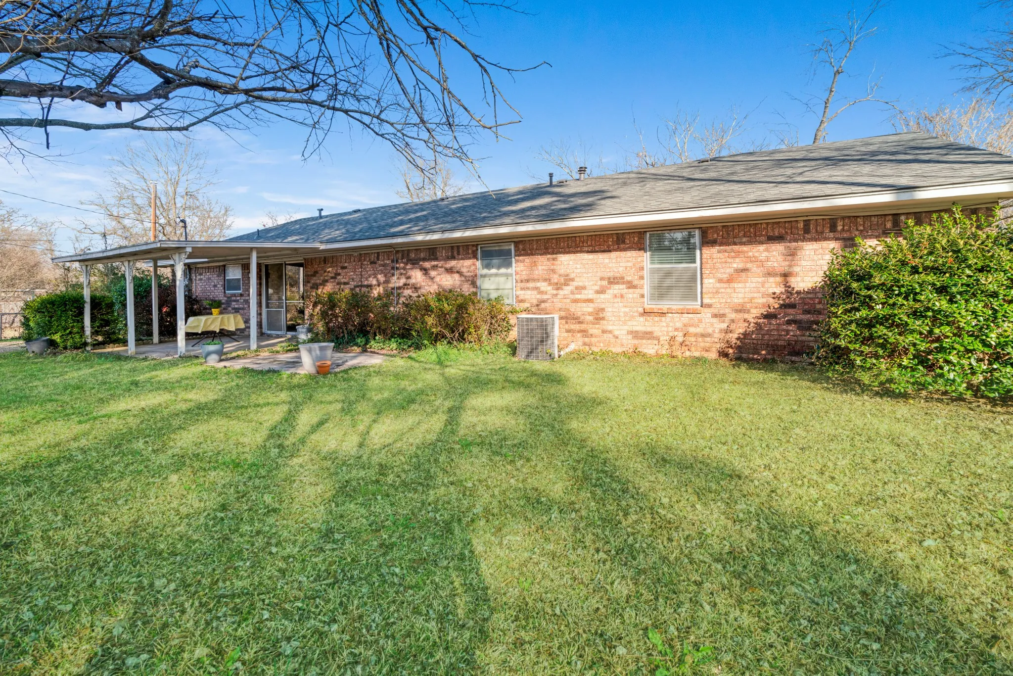Single Family Residence For Sale in Lamar County , 410 S Bois Darc Street, Blossom, Texas 75416, 3 Bedroom, 2 Bathroom, 2 Garage spaces, 1,977 Sqft, built in 0, mls#21184027, Real Estate Agent in Blossom, Homes For Sale in Lamar county, Homes For Sale in Blossom, Realtor in Blossom Texas, Real Estate Brokerage Independent Realty Texas, Luminita Cordes Realtor