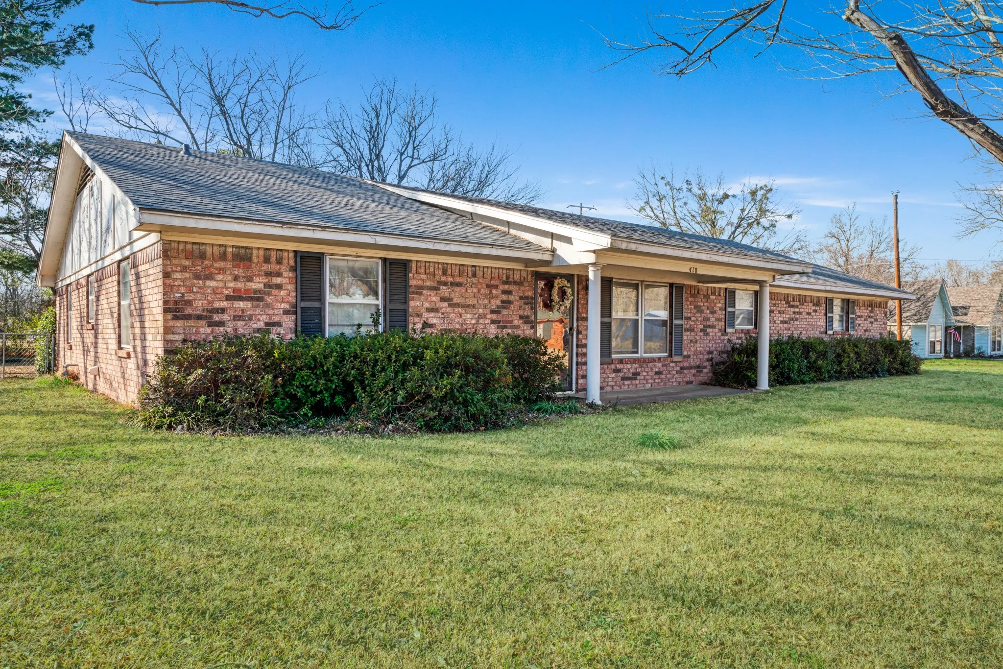 Single Family Residence For Sale in Lamar County , 410 S Bois Darc Street, Blossom, Texas 75416, 3 Bedroom, 2 Bathroom, 2 Garage spaces, 1,977 Sqft, built in 0, mls#21184027, Real Estate Agent in Blossom, Homes For Sale in Lamar county, Homes For Sale in Blossom, Realtor in Blossom Texas, Real Estate Brokerage Independent Realty Texas, Luminita Cordes Realtor