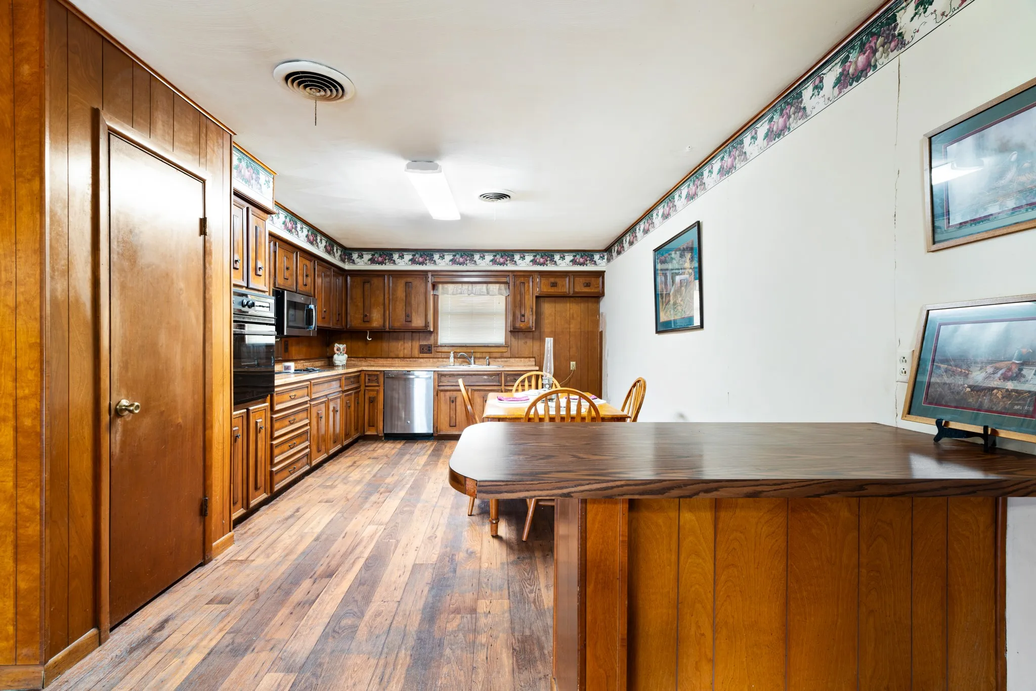 Single Family Residence For Sale in Lamar County , 410 S Bois Darc Street, Blossom, Texas 75416, 3 Bedroom, 2 Bathroom, 2 Garage spaces, 1,977 Sqft, built in 0, mls#21184027, Real Estate Agent in Blossom, Homes For Sale in Lamar county, Homes For Sale in Blossom, Realtor in Blossom Texas, Real Estate Brokerage Independent Realty Texas, Luminita Cordes Realtor