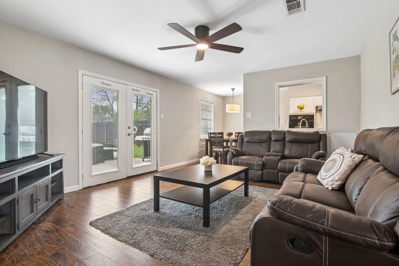 2nd Living area with atrium doors to backyard