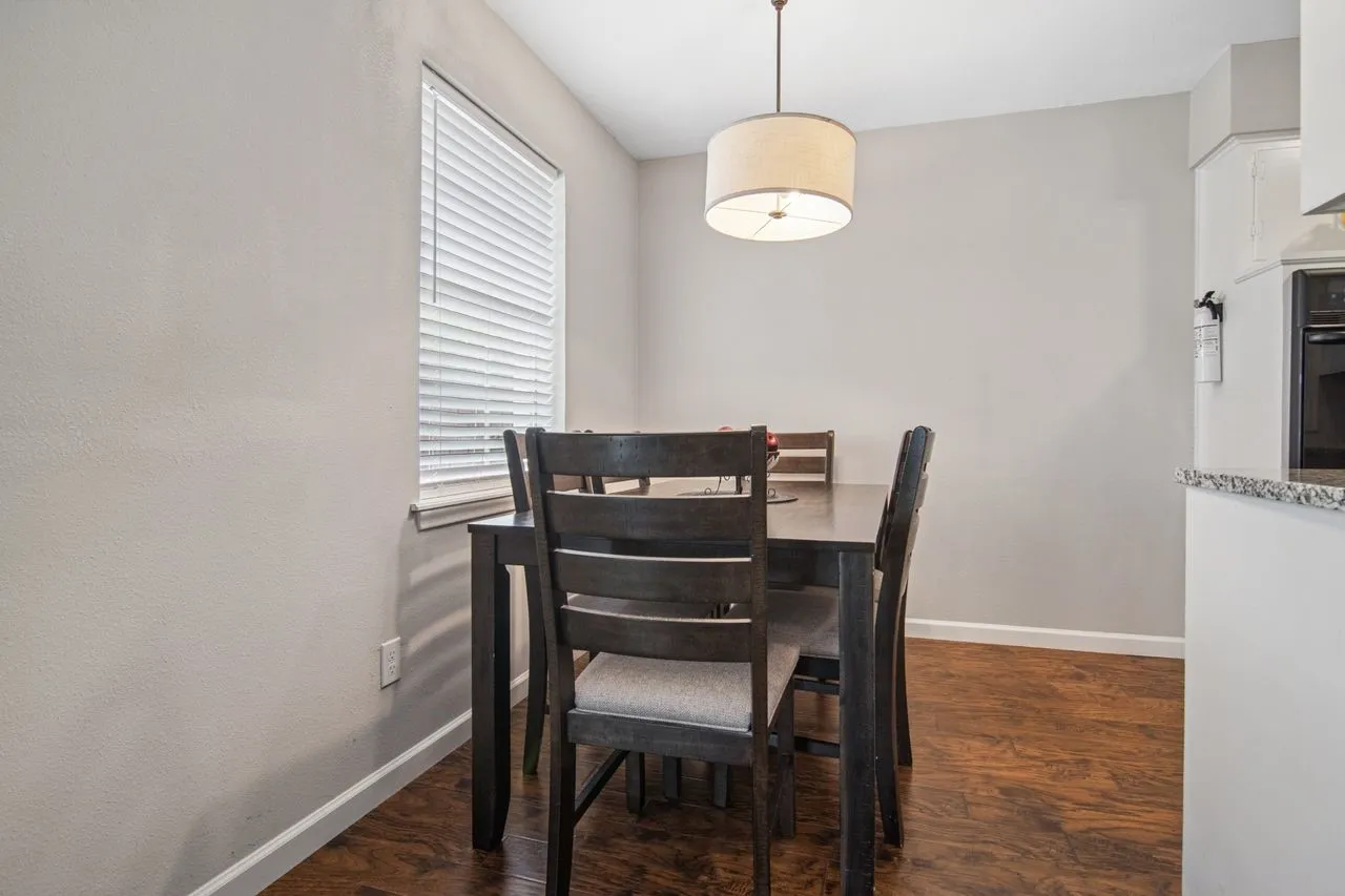 Dining Area views pool