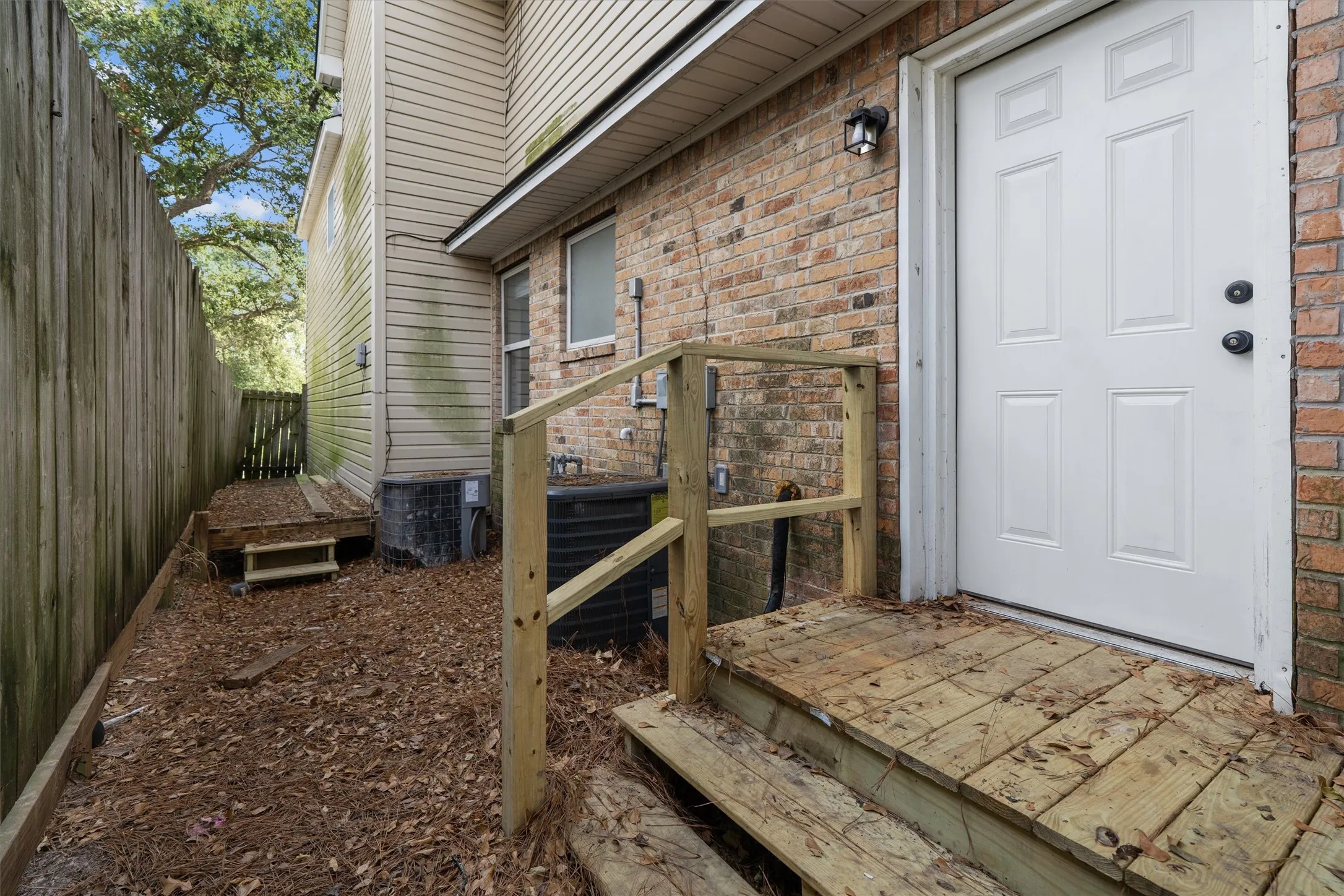 Single Family Residence For Sale in Smith County , 627 W 2nd Street, Tyler, Texas 75701, 4 Bedrooms, 3 Bathrooms, 1 Garage spaces, 2,868 Sqft, built in 1950, Price $345,000, mls#21184502, Real Estate Agent in Tyler, Homes For Sale in Smith county, Homes For Sale in Tyler, Realtor in Tyler Texas, Real Estate Brokerage Independent Realty Texas, Luminita Cordes Realtor