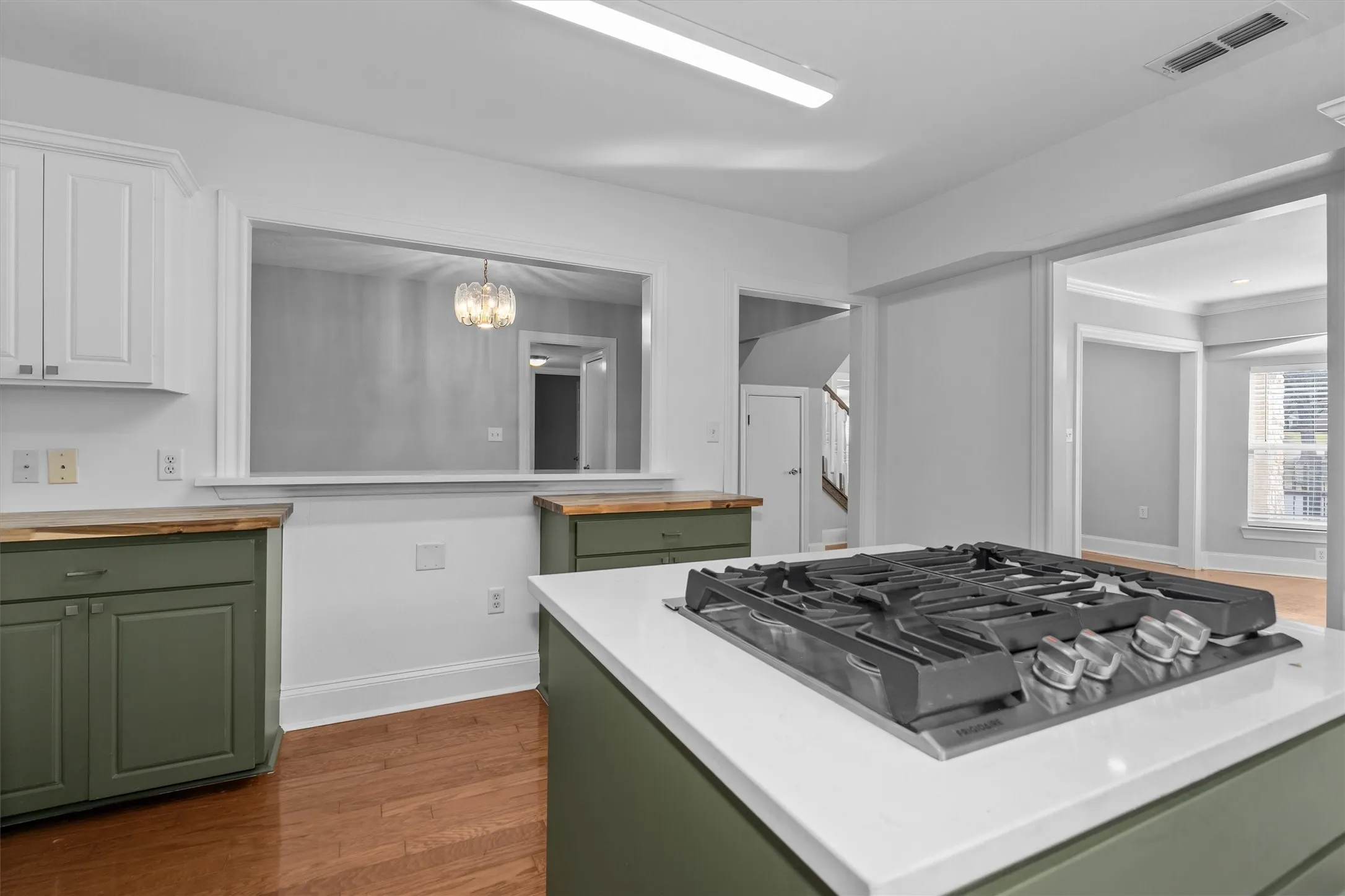 Single Family Residence For Sale in Smith County , 627 W 2nd Street, Tyler, Texas 75701, 4 Bedrooms, 3 Bathrooms, 1 Garage spaces, 2,868 Sqft, built in 1950, Price $345,000, mls#21184502, Real Estate Agent in Tyler, Homes For Sale in Smith county, Homes For Sale in Tyler, Realtor in Tyler Texas, Real Estate Brokerage Independent Realty Texas, Luminita Cordes Realtor