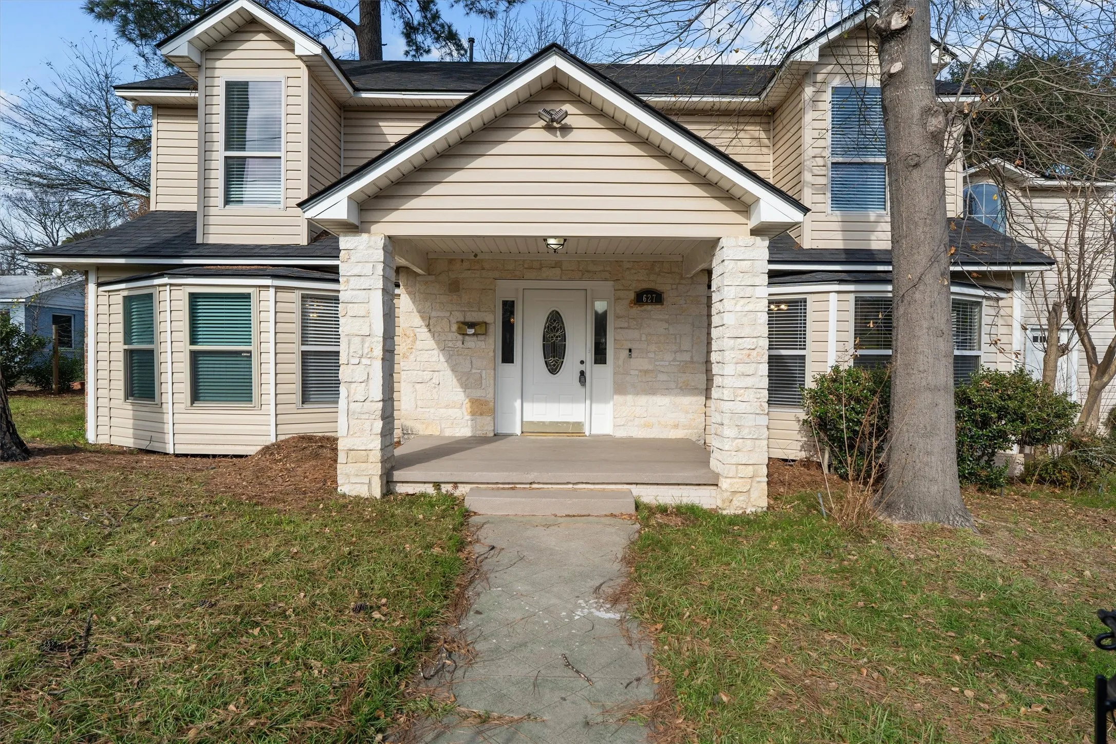 Single Family Residence For Sale in Smith County , 627 W 2nd Street, Tyler, Texas 75701, 4 Bedrooms, 3 Bathrooms, 1 Garage spaces, 2,868 Sqft, built in 1950, Price $345,000, mls#21184502, Real Estate Agent in Tyler, Homes For Sale in Smith county, Homes For Sale in Tyler, Realtor in Tyler Texas, Real Estate Brokerage Independent Realty Texas, Luminita Cordes Realtor