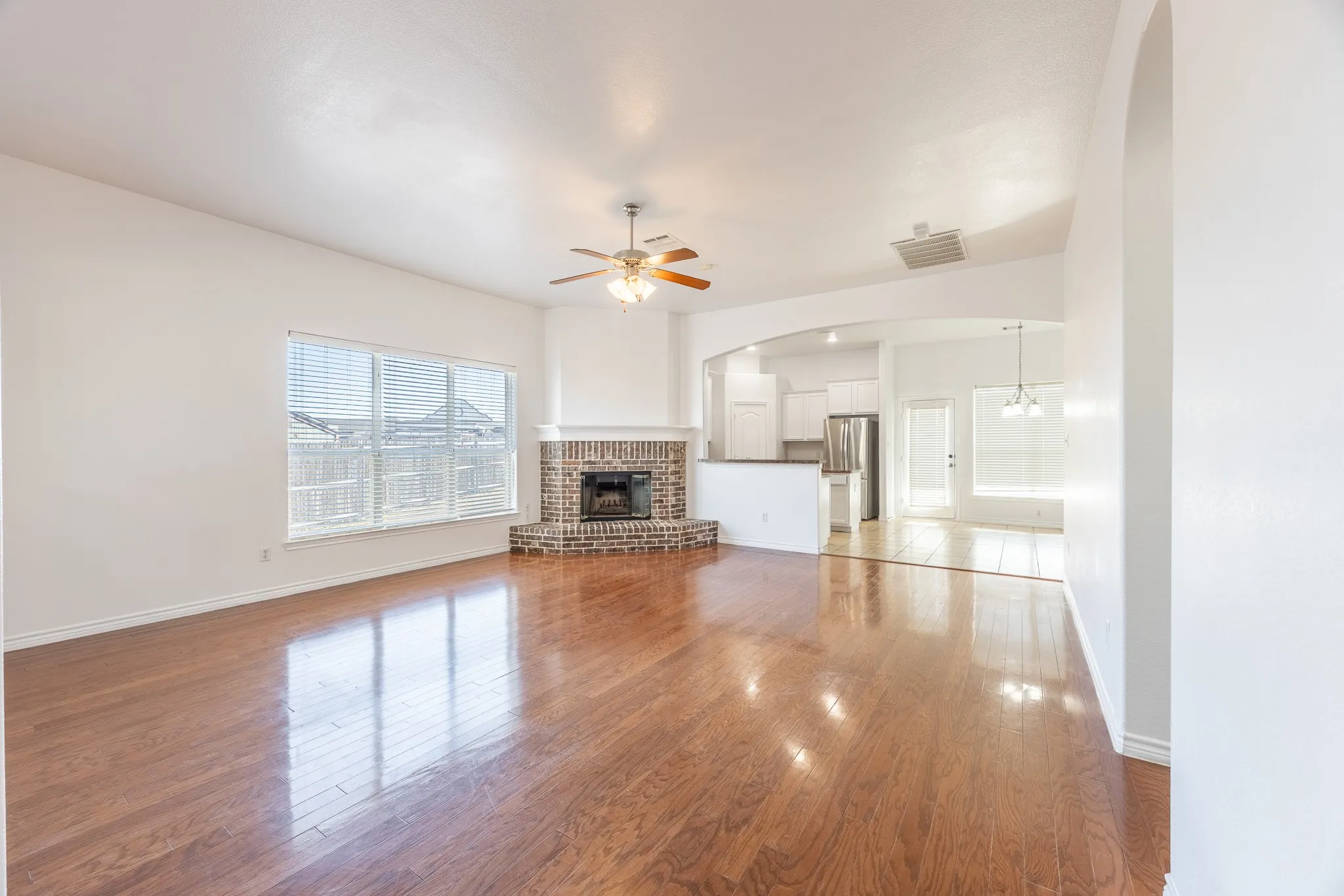 Single Family Residence For Sale in Tarrant County , 8537 Meadow Sweet Lane, Fort Worth, Texas 76123, 4 Bedroom, 3 Bathroom, 2 Garage spaces, 2,791 Sqft, built in 2008, Price $400,000, mls#21184519, Real Estate Agent in Fort Worth, Homes For Sale in Tarrant county, Homes For Sale in Fort Worth, Realtor in Fort Worth Texas, Real Estate Brokerage Independent Realty Texas, Luminita Cordes Realtor