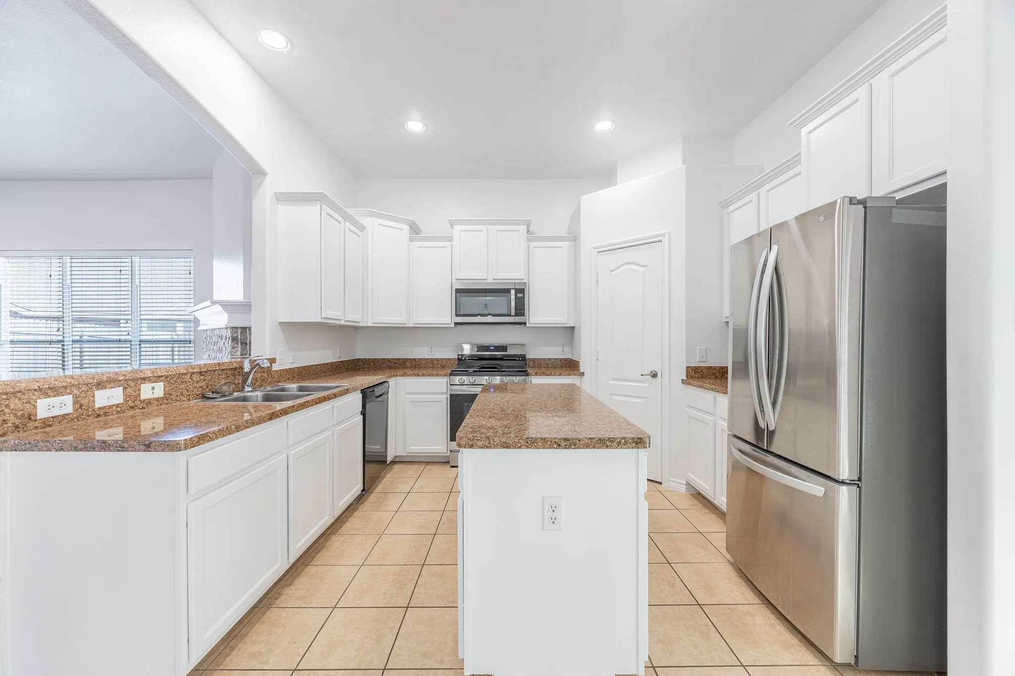 Single Family Residence For Sale in Tarrant County , 8537 Meadow Sweet Lane, Fort Worth, Texas 76123, 4 Bedroom, 3 Bathroom, 2 Garage spaces, 2,791 Sqft, built in 2008, Price $400,000, mls#21184519, Real Estate Agent in Fort Worth, Homes For Sale in Tarrant county, Homes For Sale in Fort Worth, Realtor in Fort Worth Texas, Real Estate Brokerage Independent Realty Texas, Luminita Cordes Realtor