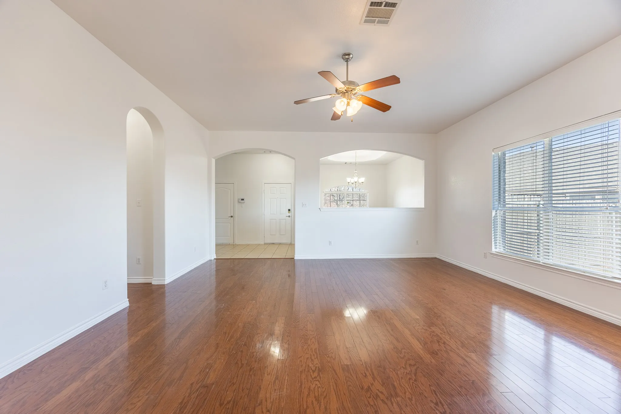 Single Family Residence For Sale in Tarrant County , 8537 Meadow Sweet Lane, Fort Worth, Texas 76123, 4 Bedroom, 3 Bathroom, 2 Garage spaces, 2,791 Sqft, built in 2008, Price $400,000, mls#21184519, Real Estate Agent in Fort Worth, Homes For Sale in Tarrant county, Homes For Sale in Fort Worth, Realtor in Fort Worth Texas, Real Estate Brokerage Independent Realty Texas, Luminita Cordes Realtor