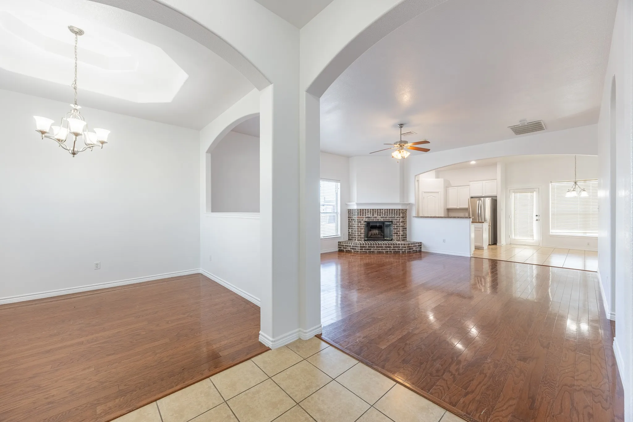 Single Family Residence For Sale in Tarrant County , 8537 Meadow Sweet Lane, Fort Worth, Texas 76123, 4 Bedroom, 3 Bathroom, 2 Garage spaces, 2,791 Sqft, built in 2008, Price $400,000, mls#21184519, Real Estate Agent in Fort Worth, Homes For Sale in Tarrant county, Homes For Sale in Fort Worth, Realtor in Fort Worth Texas, Real Estate Brokerage Independent Realty Texas, Luminita Cordes Realtor