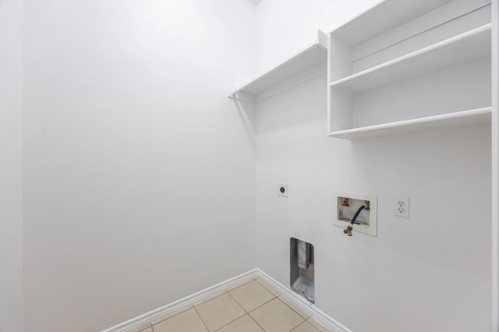 Single Family Residence For Sale in Tarrant County , 8537 Meadow Sweet Lane, Fort Worth, Texas 76123, 4 Bedroom, 3 Bathroom, 2 Garage spaces, 2,791 Sqft, built in 2008, Price $400,000, mls#21184519, Real Estate Agent in Fort Worth, Homes For Sale in Tarrant county, Homes For Sale in Fort Worth, Realtor in Fort Worth Texas, Real Estate Brokerage Independent Realty Texas, Luminita Cordes Realtor