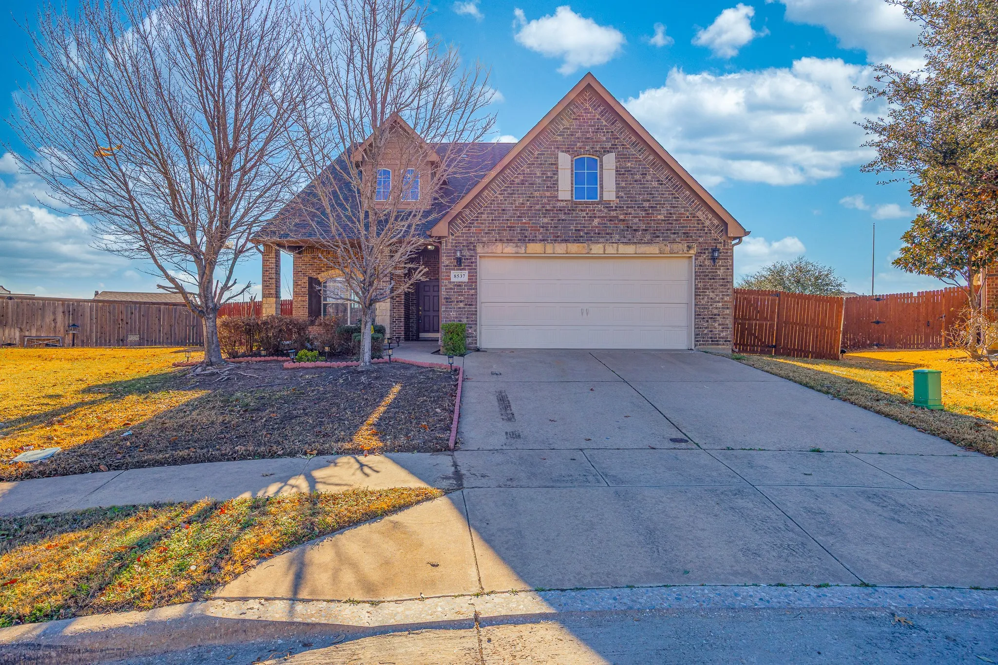 Single Family Residence For Sale in Tarrant County , 8537 Meadow Sweet Lane, Fort Worth, Texas 76123, 4 Bedroom, 3 Bathroom, 2 Garage spaces, 2,791 Sqft, built in 2008, Price $400,000, mls#21184519, Real Estate Agent in Fort Worth, Homes For Sale in Tarrant county, Homes For Sale in Fort Worth, Realtor in Fort Worth Texas, Real Estate Brokerage Independent Realty Texas, Luminita Cordes Realtor
