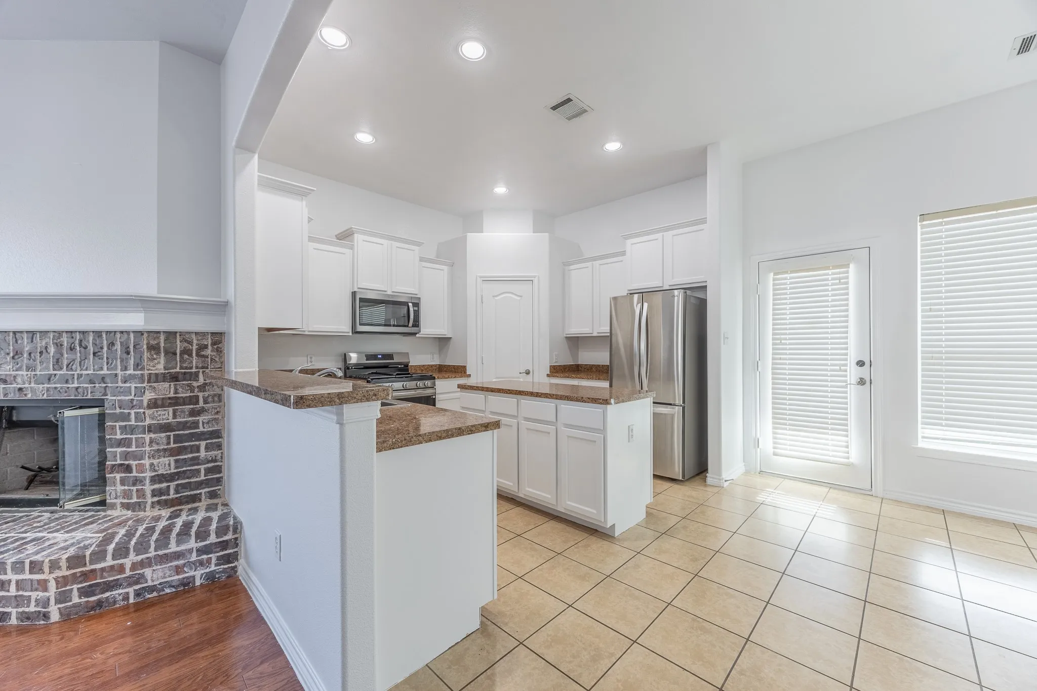 Single Family Residence For Sale in Tarrant County , 8537 Meadow Sweet Lane, Fort Worth, Texas 76123, 4 Bedroom, 3 Bathroom, 2 Garage spaces, 2,791 Sqft, built in 2008, Price $400,000, mls#21184519, Real Estate Agent in Fort Worth, Homes For Sale in Tarrant county, Homes For Sale in Fort Worth, Realtor in Fort Worth Texas, Real Estate Brokerage Independent Realty Texas, Luminita Cordes Realtor