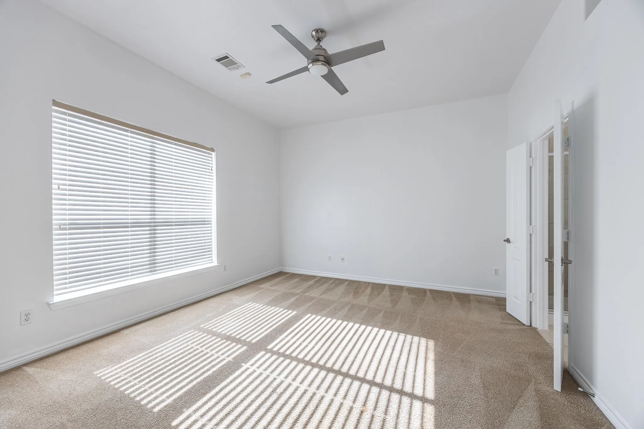 Single Family Residence For Sale in Tarrant County , 8537 Meadow Sweet Lane, Fort Worth, Texas 76123, 4 Bedroom, 3 Bathroom, 2 Garage spaces, 2,791 Sqft, built in 2008, Price $400,000, mls#21184519, Real Estate Agent in Fort Worth, Homes For Sale in Tarrant county, Homes For Sale in Fort Worth, Realtor in Fort Worth Texas, Real Estate Brokerage Independent Realty Texas, Luminita Cordes Realtor