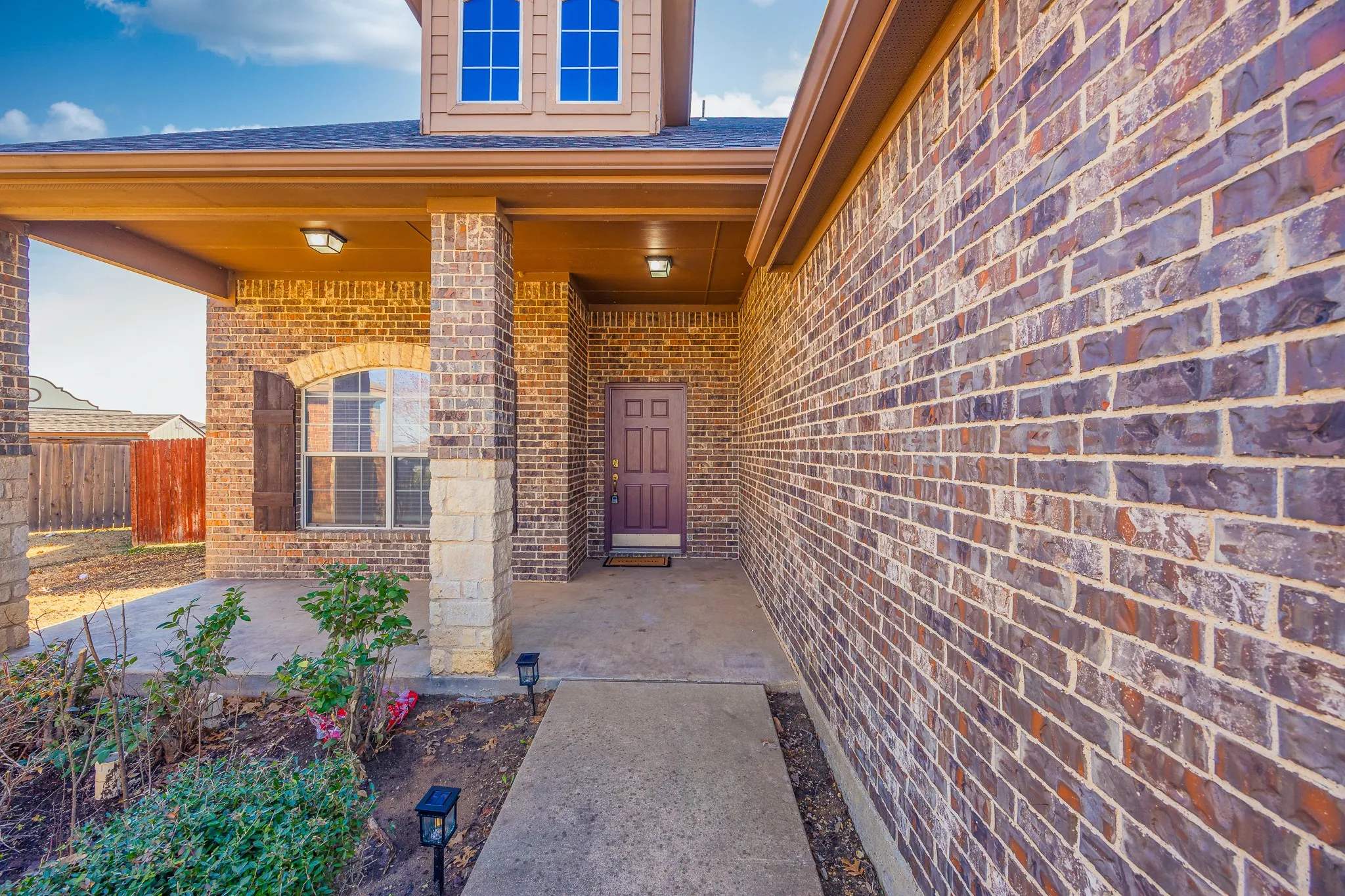 Single Family Residence For Sale in Tarrant County , 8537 Meadow Sweet Lane, Fort Worth, Texas 76123, 4 Bedroom, 3 Bathroom, 2 Garage spaces, 2,791 Sqft, built in 2008, Price $400,000, mls#21184519, Real Estate Agent in Fort Worth, Homes For Sale in Tarrant county, Homes For Sale in Fort Worth, Realtor in Fort Worth Texas, Real Estate Brokerage Independent Realty Texas, Luminita Cordes Realtor