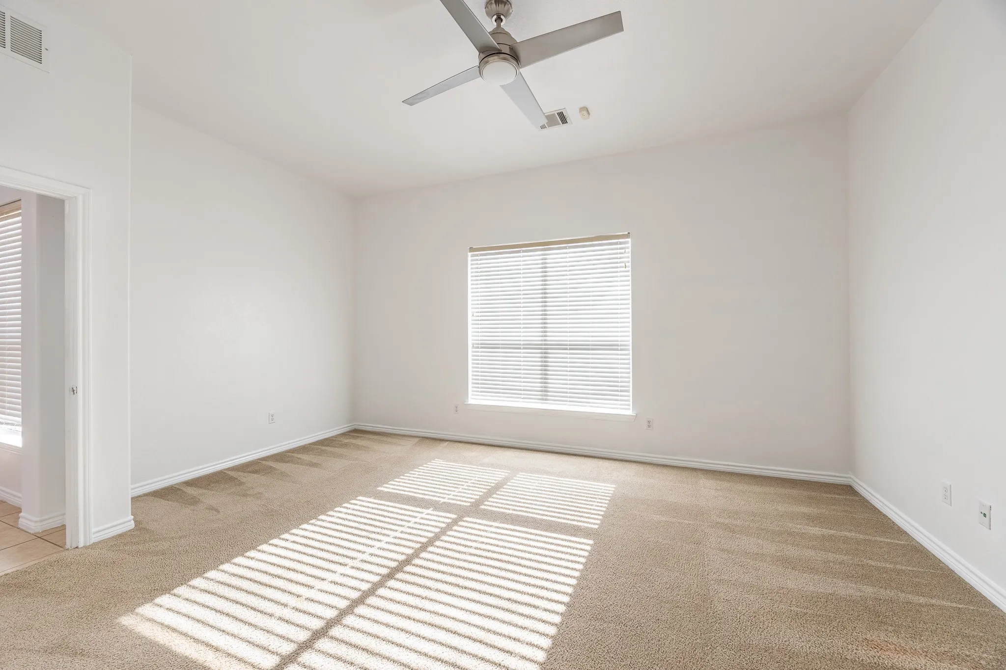 Single Family Residence For Sale in Tarrant County , 8537 Meadow Sweet Lane, Fort Worth, Texas 76123, 4 Bedroom, 3 Bathroom, 2 Garage spaces, 2,791 Sqft, built in 2008, Price $400,000, mls#21184519, Real Estate Agent in Fort Worth, Homes For Sale in Tarrant county, Homes For Sale in Fort Worth, Realtor in Fort Worth Texas, Real Estate Brokerage Independent Realty Texas, Luminita Cordes Realtor