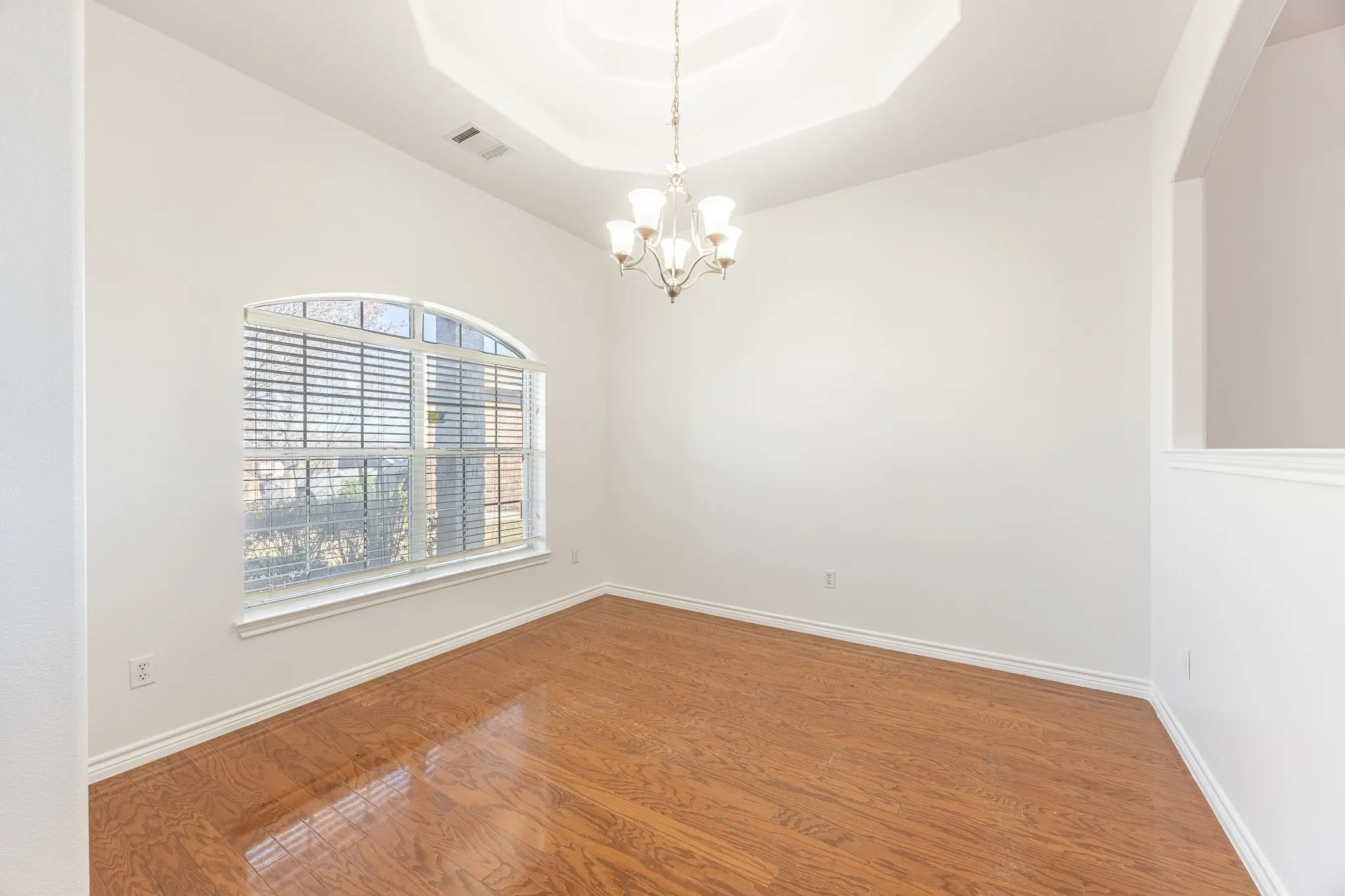 Single Family Residence For Sale in Tarrant County , 8537 Meadow Sweet Lane, Fort Worth, Texas 76123, 4 Bedroom, 3 Bathroom, 2 Garage spaces, 2,791 Sqft, built in 2008, Price $400,000, mls#21184519, Real Estate Agent in Fort Worth, Homes For Sale in Tarrant county, Homes For Sale in Fort Worth, Realtor in Fort Worth Texas, Real Estate Brokerage Independent Realty Texas, Luminita Cordes Realtor
