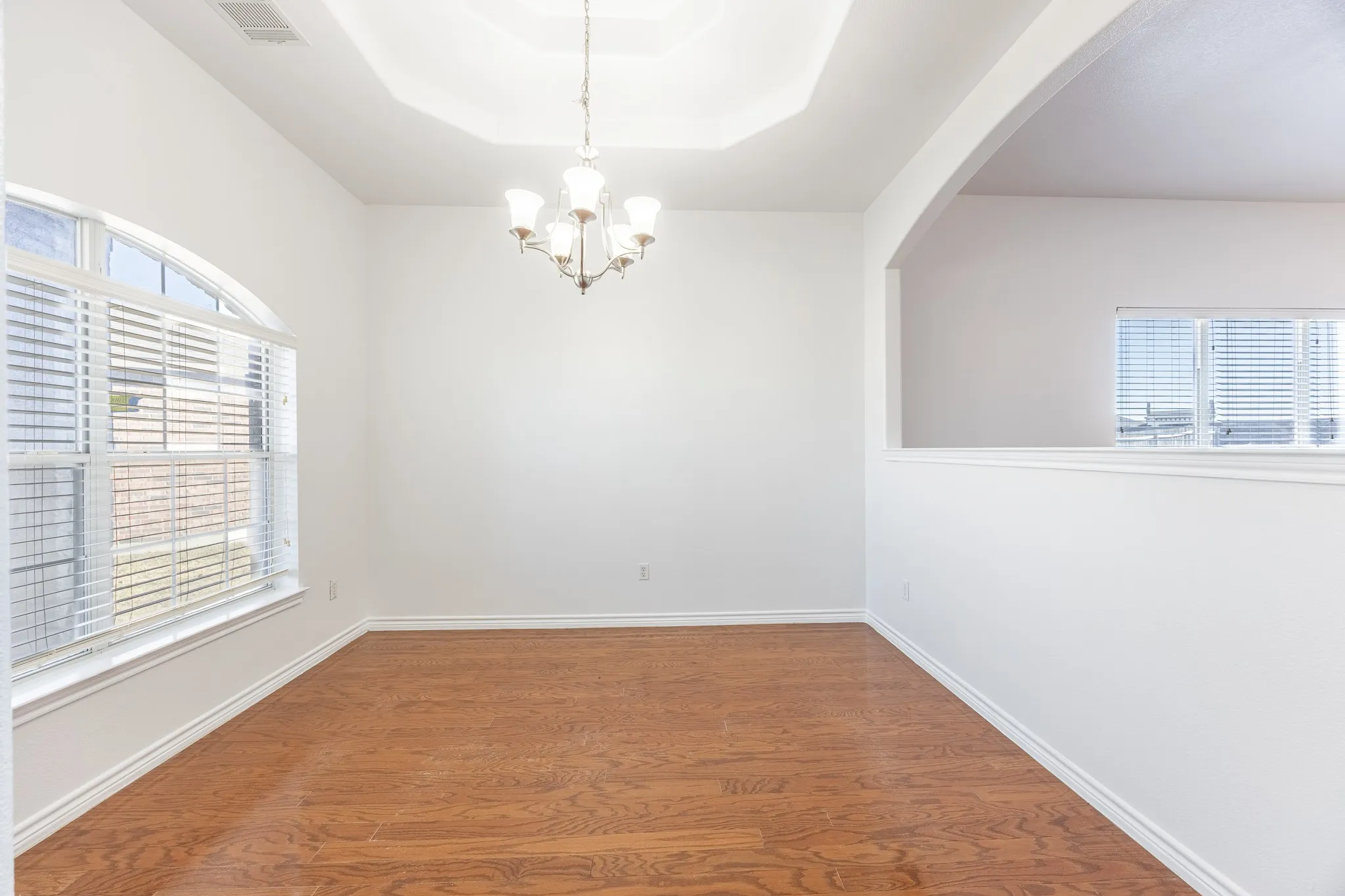 Single Family Residence For Sale in Tarrant County , 8537 Meadow Sweet Lane, Fort Worth, Texas 76123, 4 Bedroom, 3 Bathroom, 2 Garage spaces, 2,791 Sqft, built in 2008, Price $400,000, mls#21184519, Real Estate Agent in Fort Worth, Homes For Sale in Tarrant county, Homes For Sale in Fort Worth, Realtor in Fort Worth Texas, Real Estate Brokerage Independent Realty Texas, Luminita Cordes Realtor