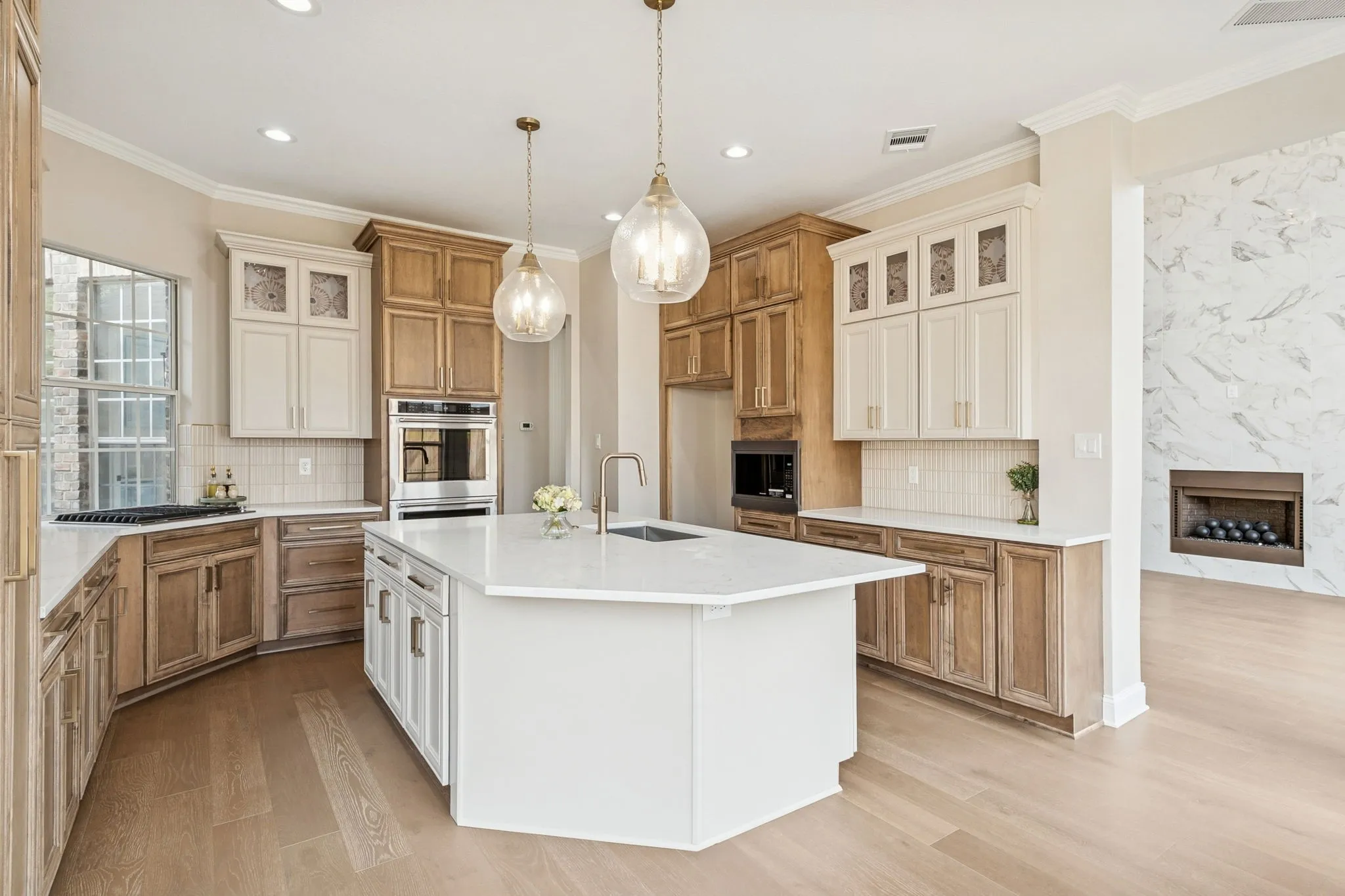 Single Family Residence For Sale in Denton County , 1713 Briaroaks Drive, Flower Mound, Texas 75028, 5 Bedroom, 5 Bathroom, 3 Garage spaces, 4,402 Sqft, built in 1998, Preowned, mls#21176483, Real Estate Agent in Flower Mound, Homes For Sale in Denton county, Homes For Sale in Flower Mound, Realtor in Flower Mound Texas, Real Estate Brokerage Independent Realty Texas, Luminita Cordes Realtor