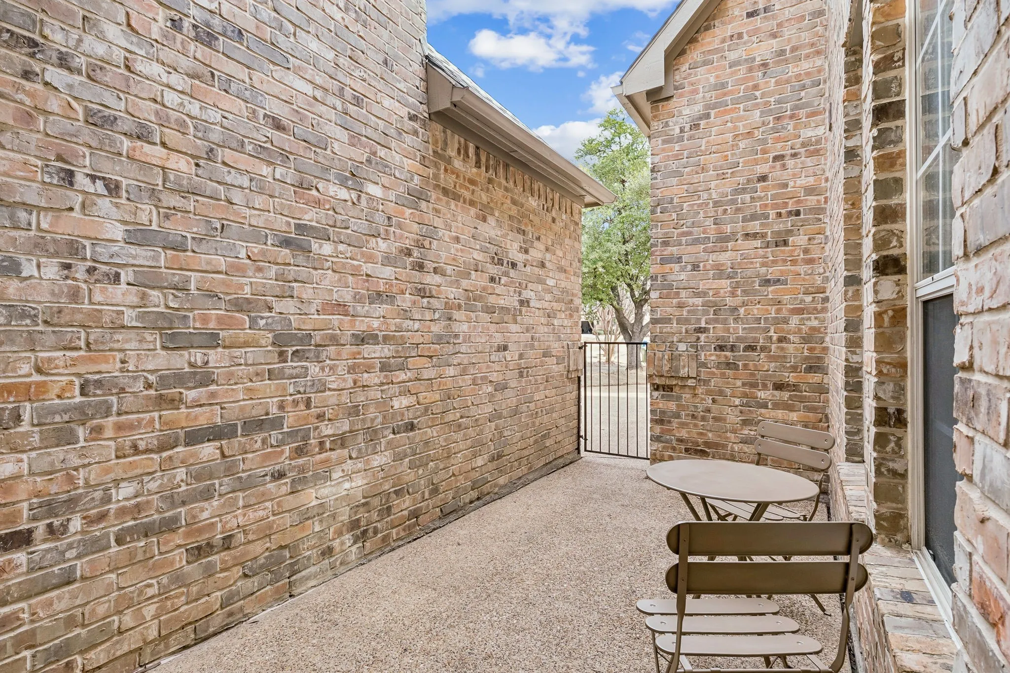 Single Family Residence For Sale in Denton County , 1713 Briaroaks Drive, Flower Mound, Texas 75028, 5 Bedroom, 5 Bathroom, 3 Garage spaces, 4,402 Sqft, built in 1998, Preowned, mls#21176483, Real Estate Agent in Flower Mound, Homes For Sale in Denton county, Homes For Sale in Flower Mound, Realtor in Flower Mound Texas, Real Estate Brokerage Independent Realty Texas, Luminita Cordes Realtor